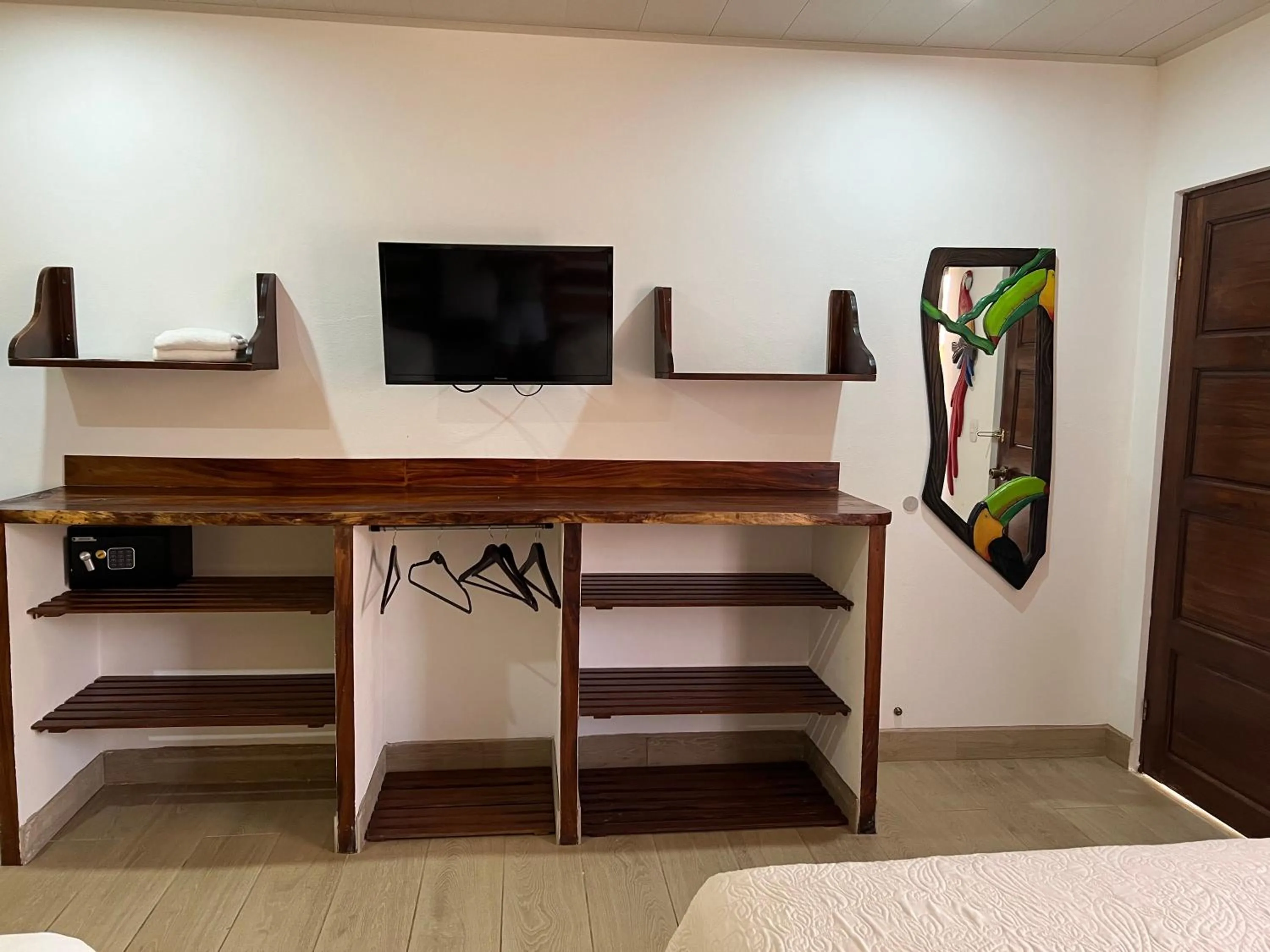 TV and multimedia, Bed in Cabinas El Colibri, Apart Hotel