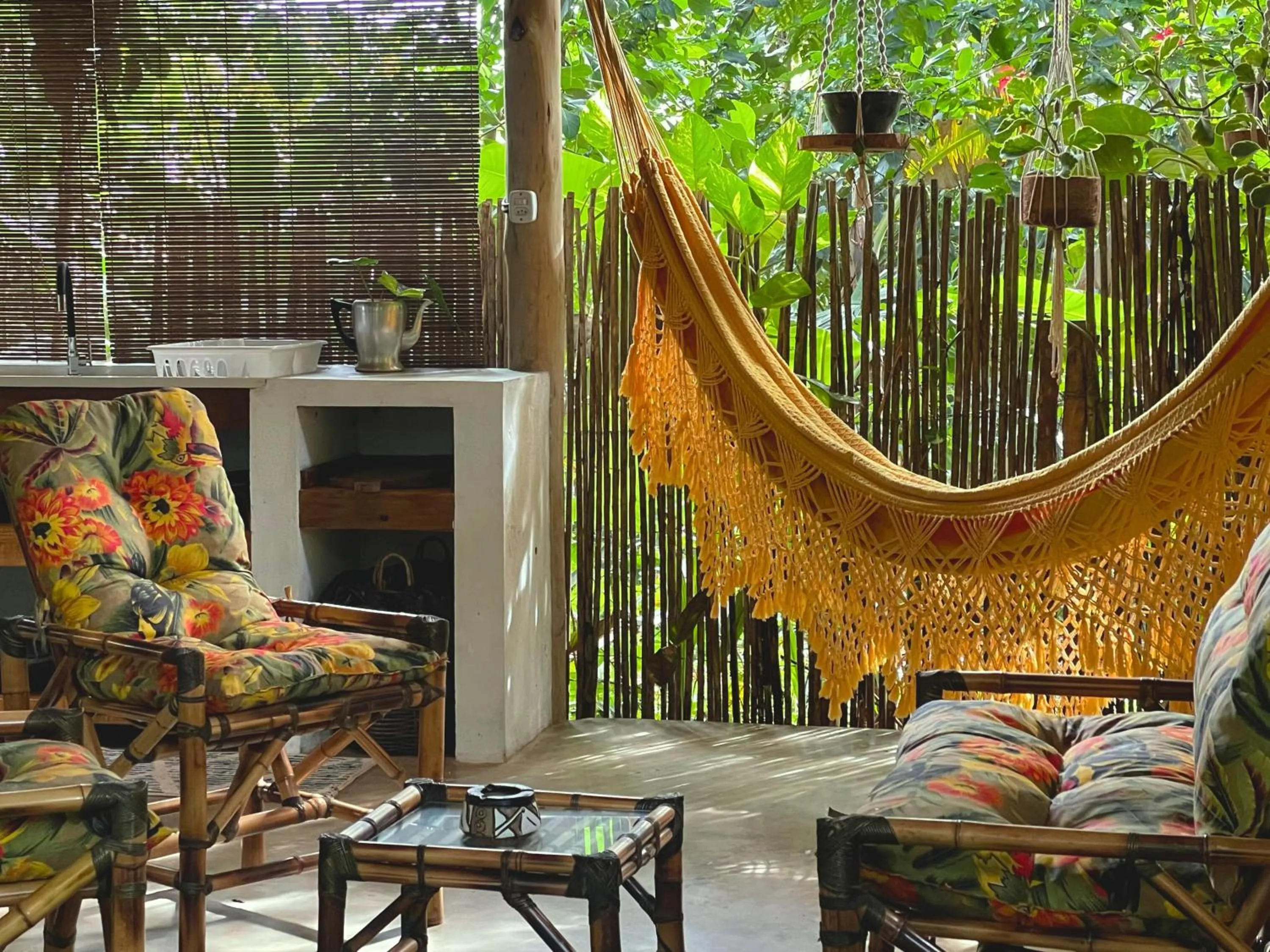Communal kitchen in Vila Coco Dendê - Algodões
