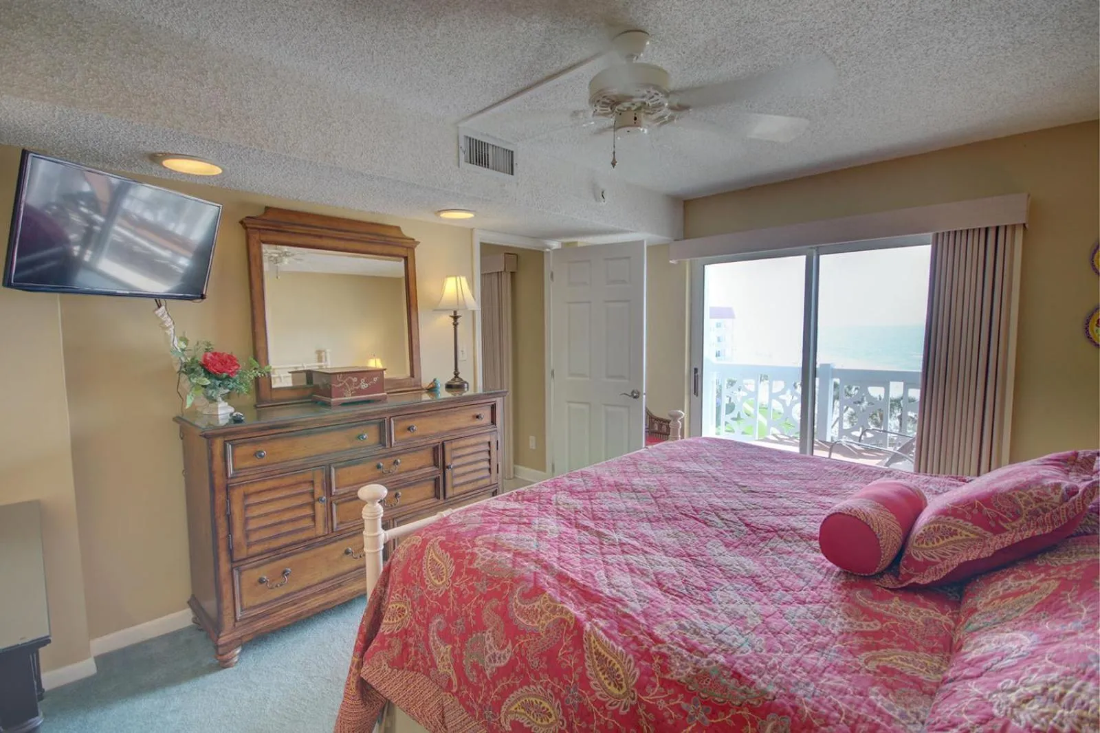 Bed in El Matador 466 - FREE TICKETS!! Your stay includes free tickets to many area attractions!