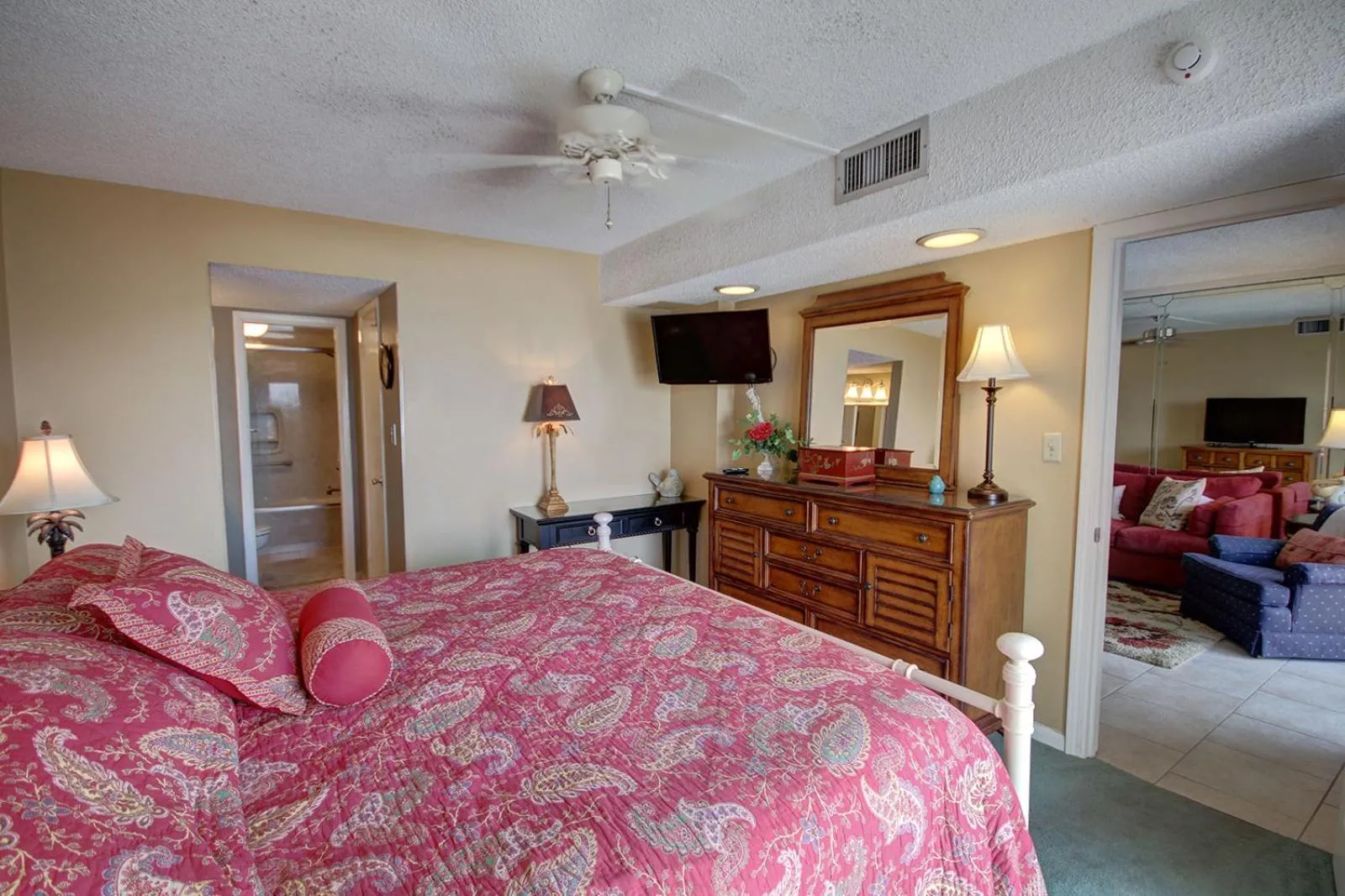 Bed in El Matador 466 - FREE TICKETS!! Your stay includes free tickets to many area attractions!