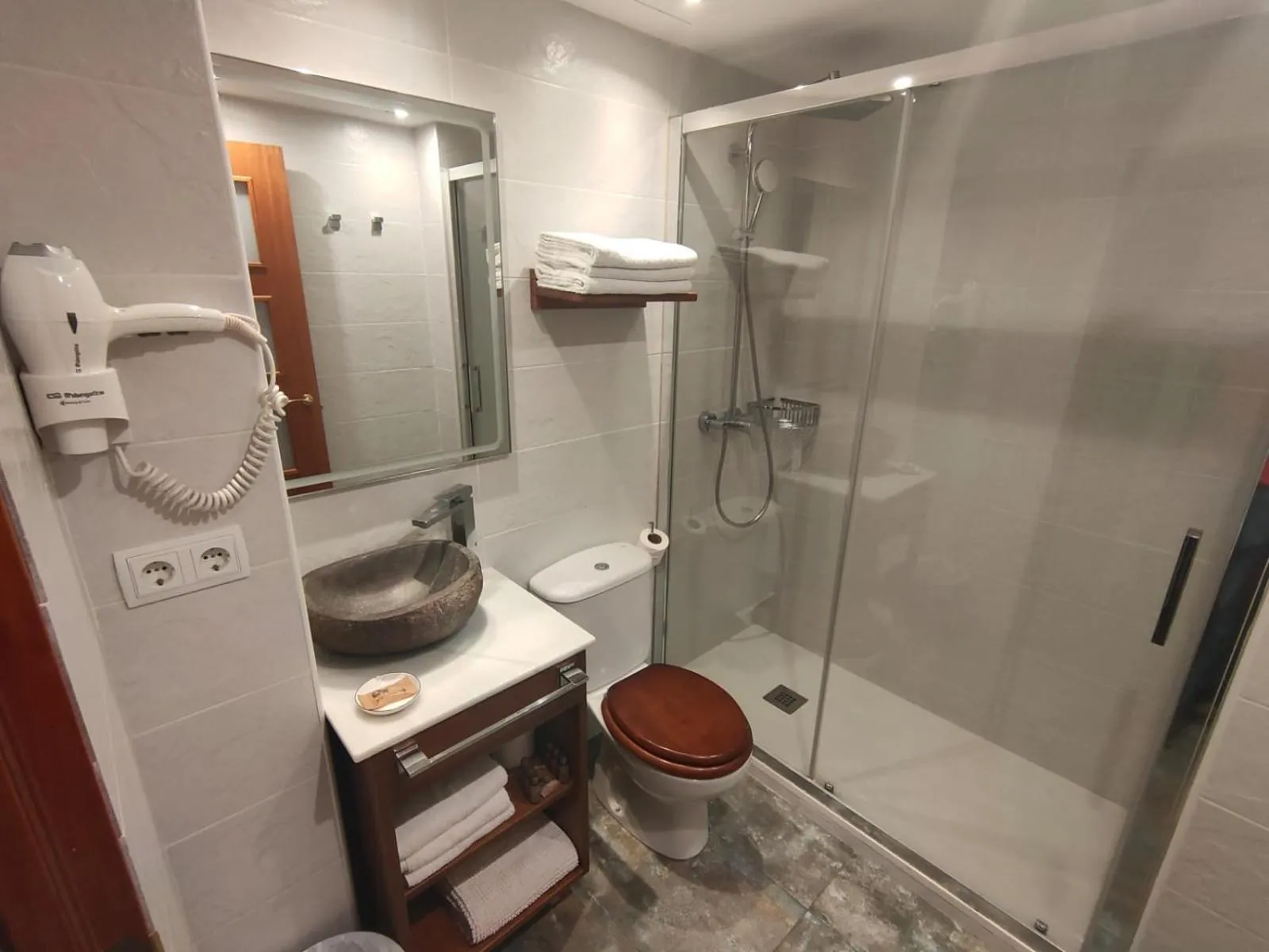 Shower in La Ciudadela