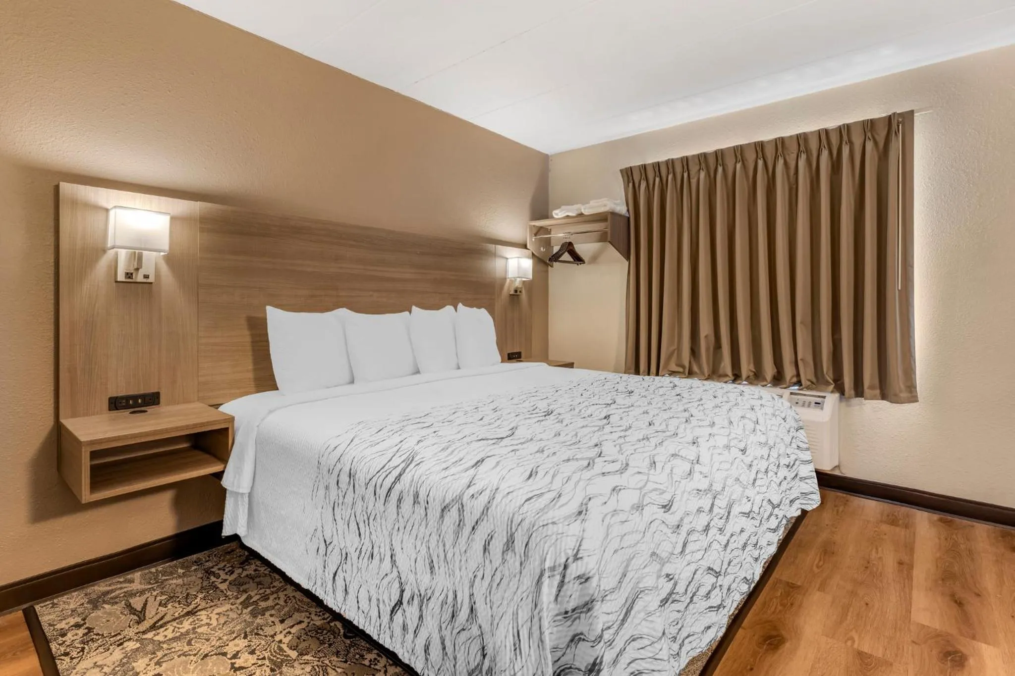 Bedroom, Bed in Red Roof Inn Bourbonnais