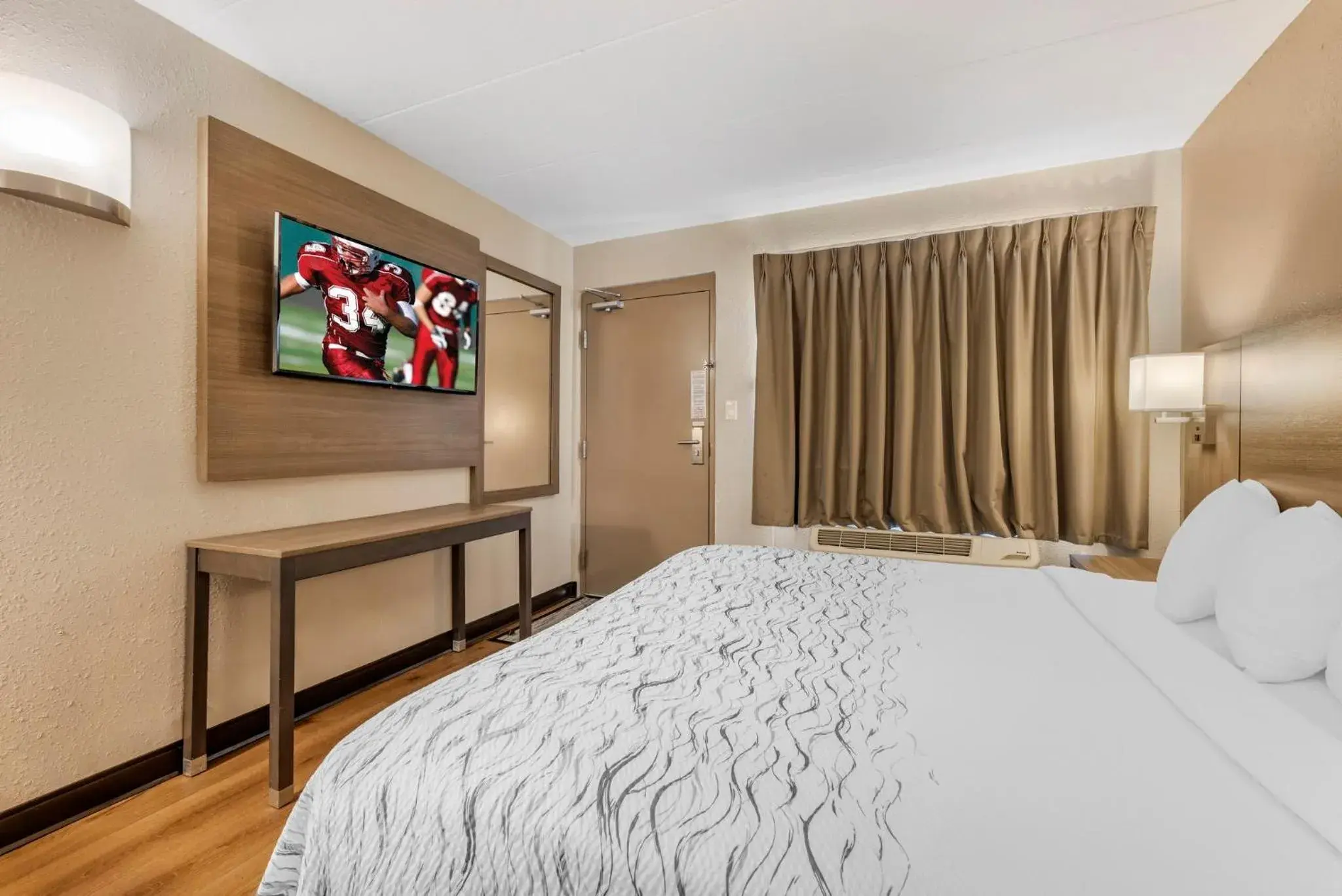 Superior King Room Disability Access Roll-In Shower Non-Smoking in Red Roof Inn Bourbonnais Superior King Room Disability Access Roll-In Shower Non-Smoking in Red Roof Inn Bourbonnais