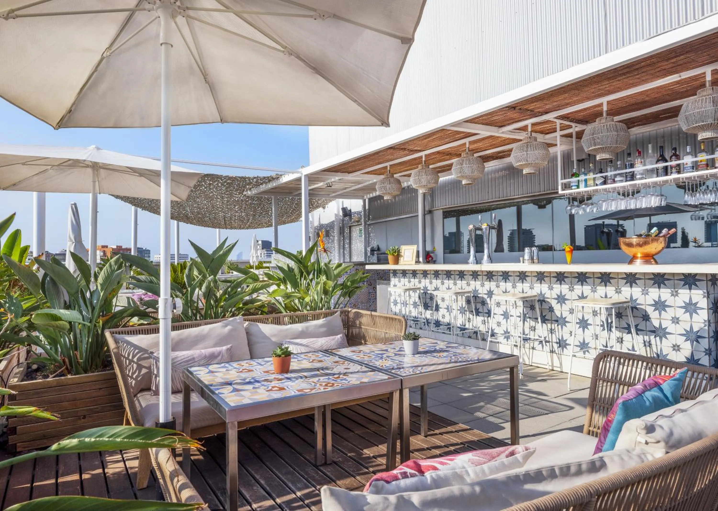 Lounge or bar in Hotel Barcelona Condal Mar Affiliated by Meliá