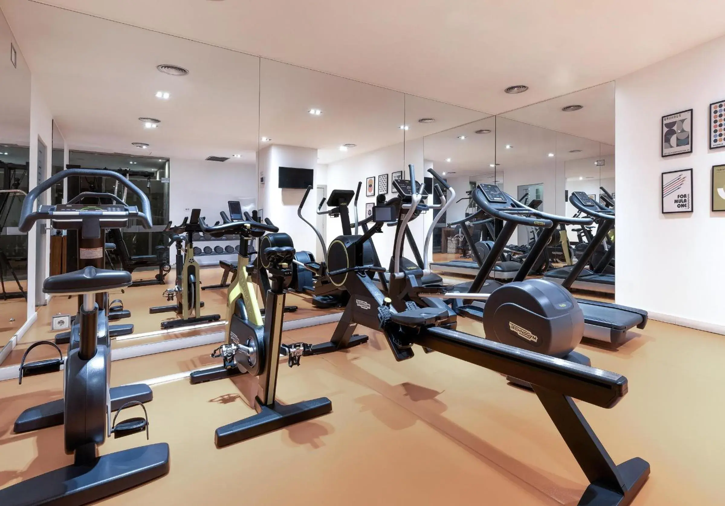 Fitness centre/facilities in Hotel Barcelona Condal Mar Affiliated by Meliá Fitness centre/facilities in Hotel Barcelona Condal Mar Affiliated by Meliá