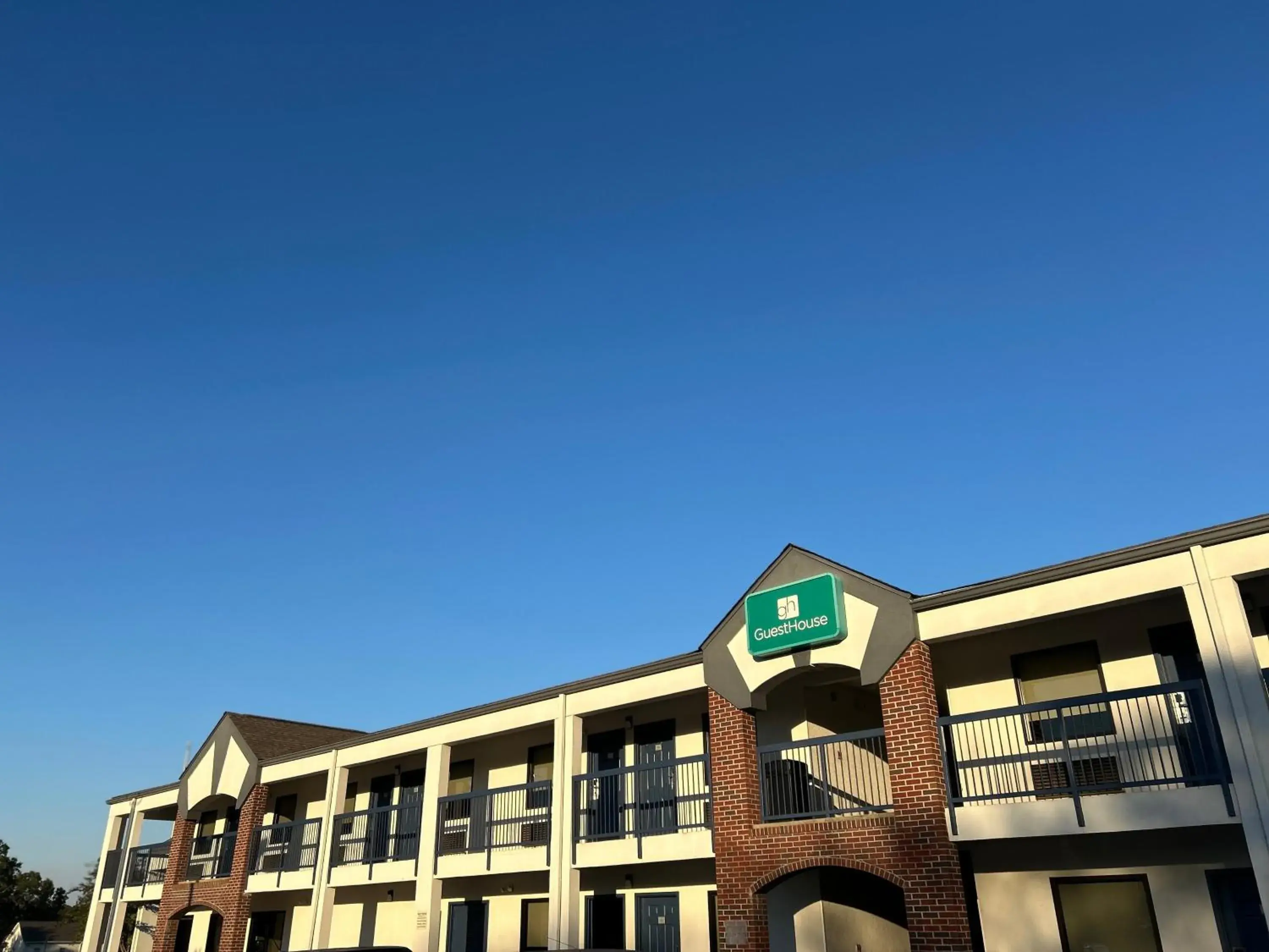 Property building in GuestHouse Inn Dothan Property building in GuestHouse Inn Dothan