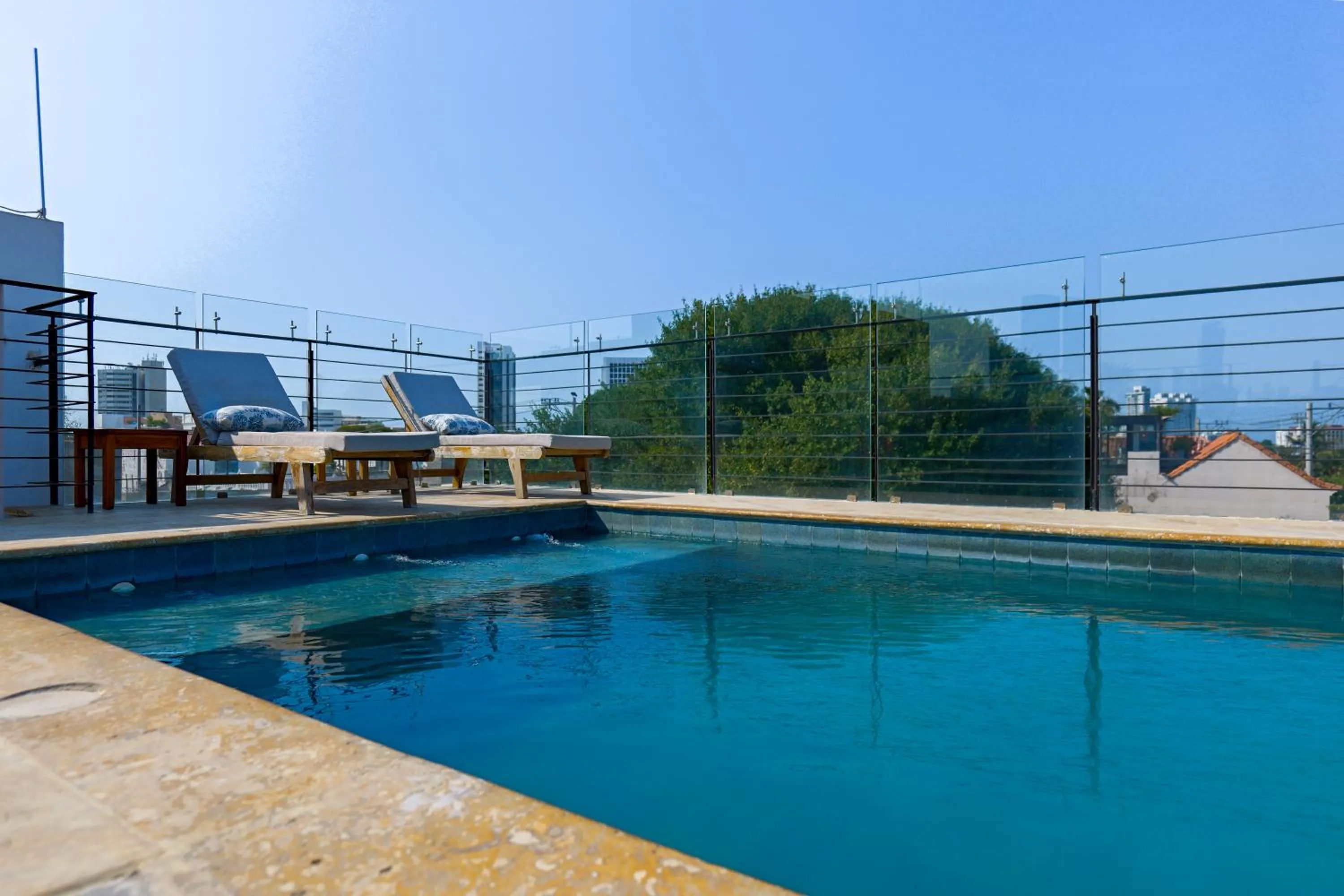 Swimming pool in Del Mar Guest House