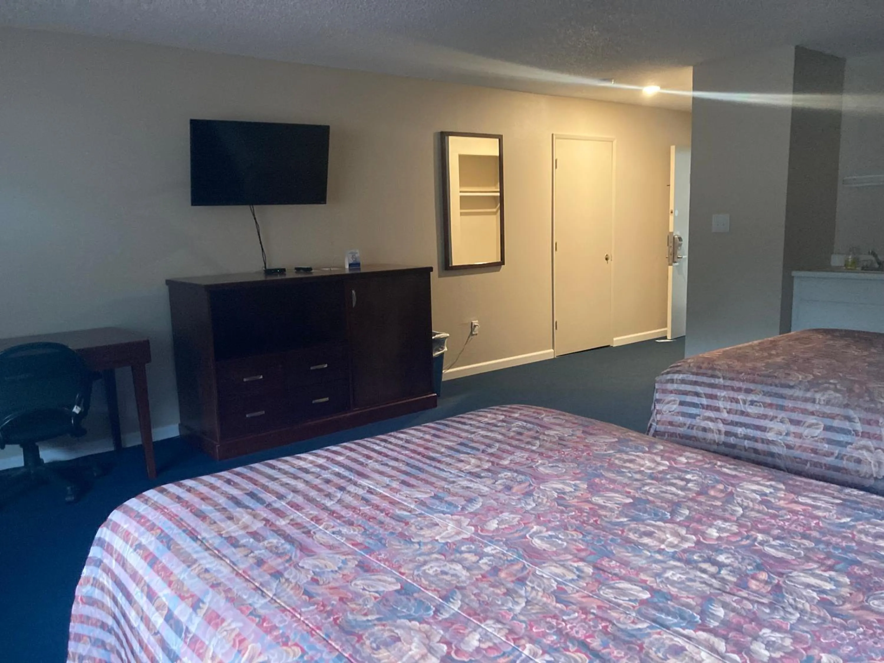 Bedroom, Bed in Travelodge by Wyndham Canyonville