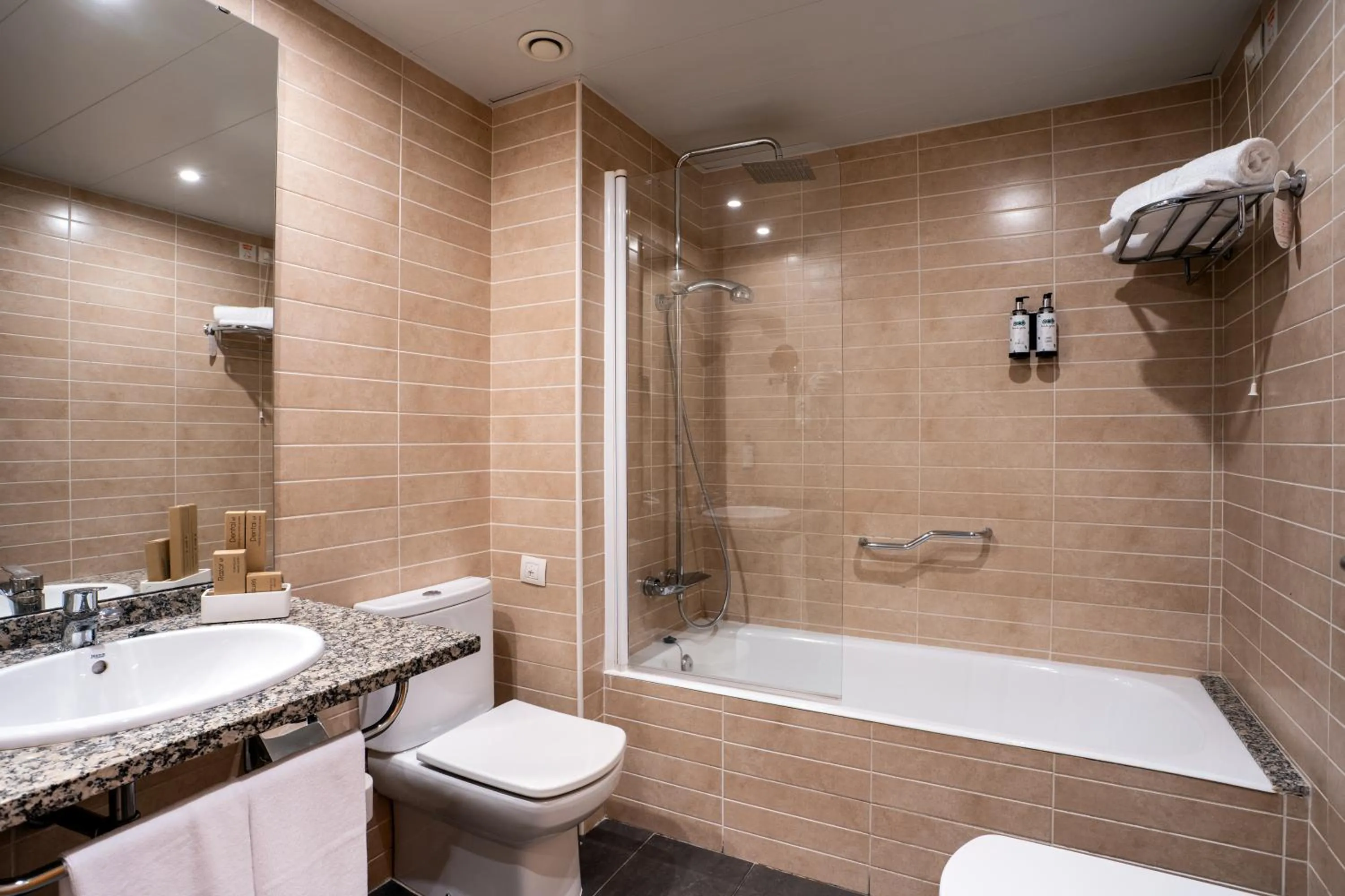 Bathroom in Ponient Vila Centric by PortAventura World