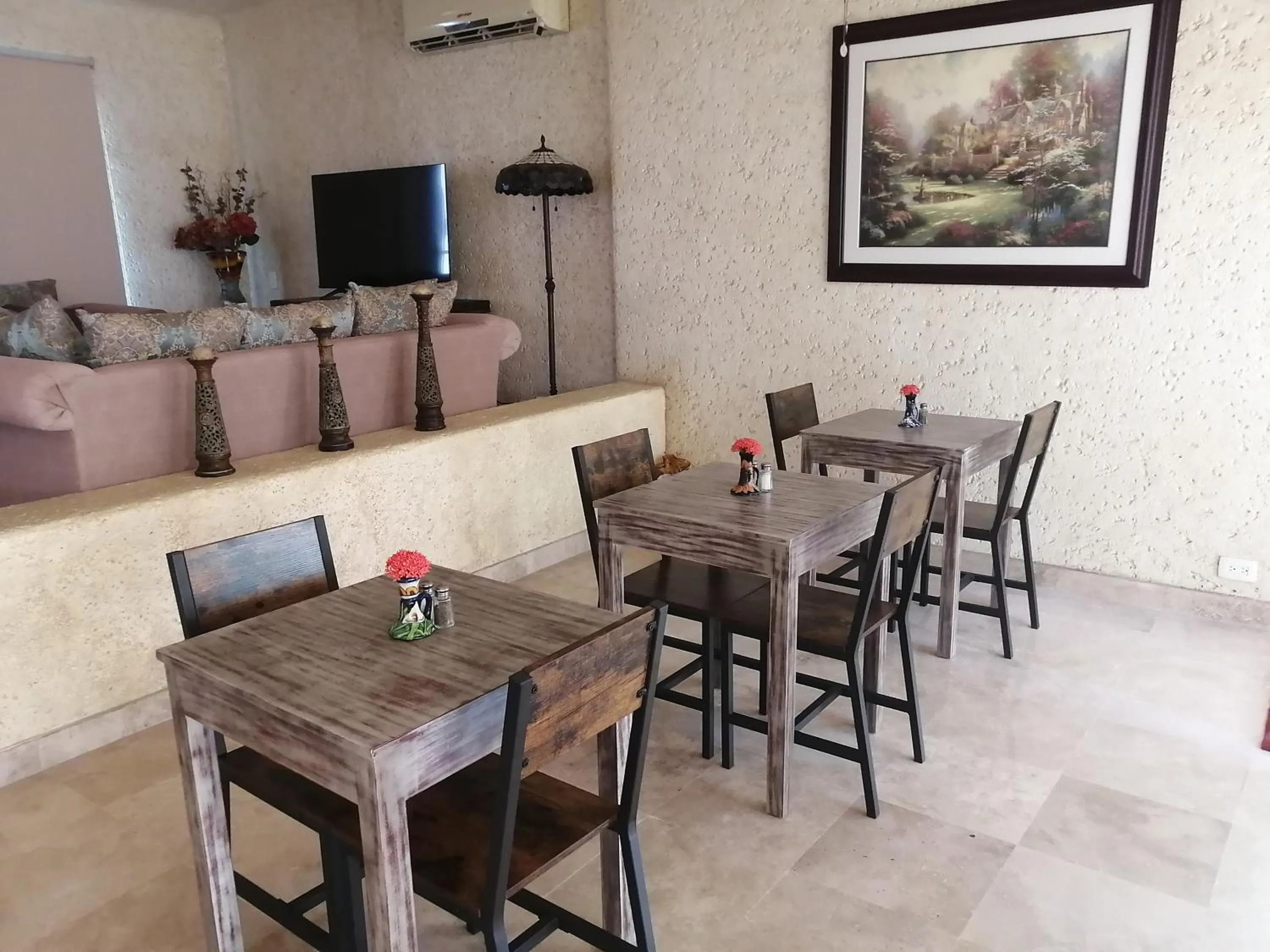 Dining area in Casa Dahlia 2