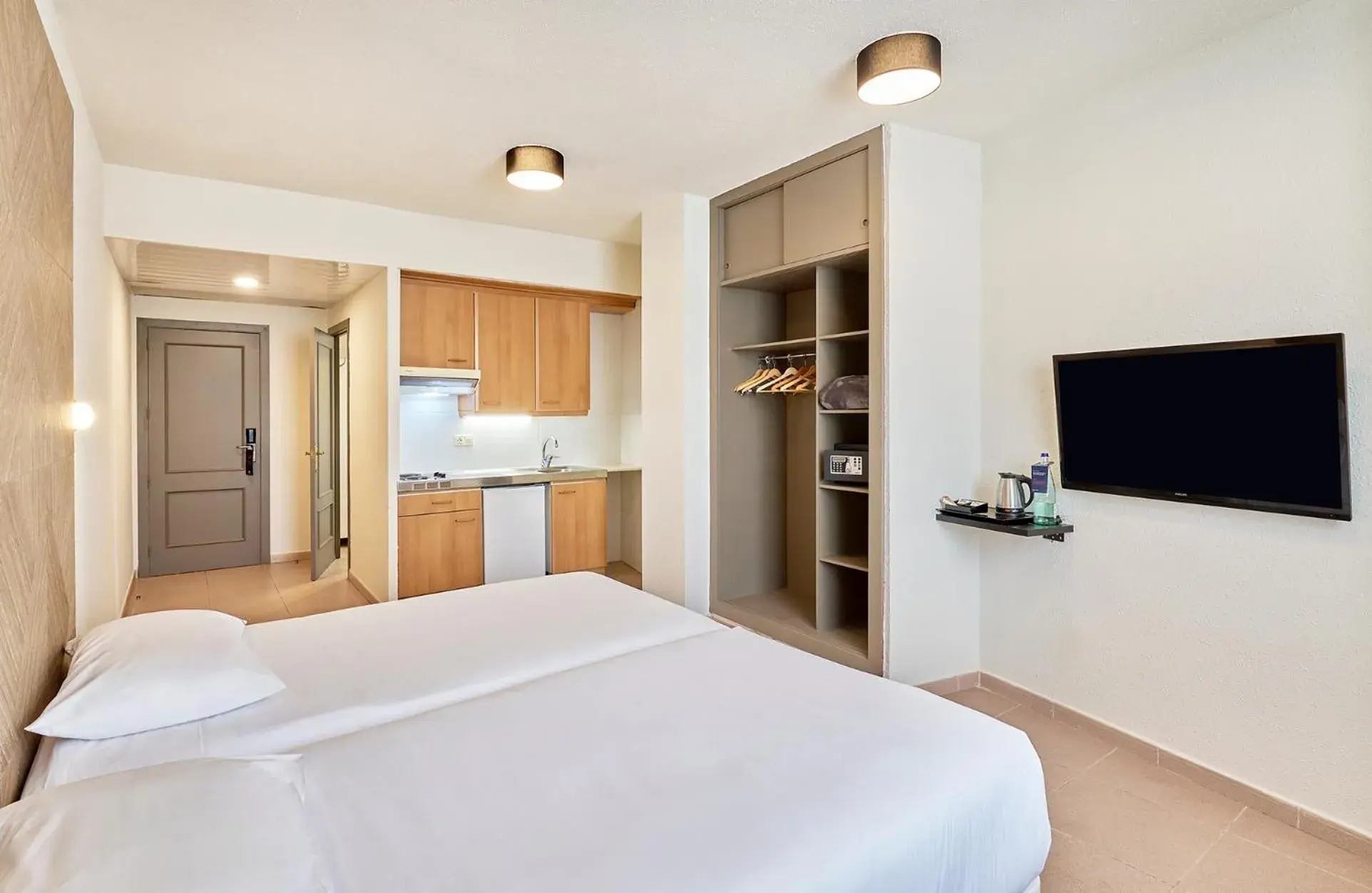 Photo of the whole room, Bed in Hesperia Sant Joan Photo of the whole room, Bed in Hesperia Sant Joan