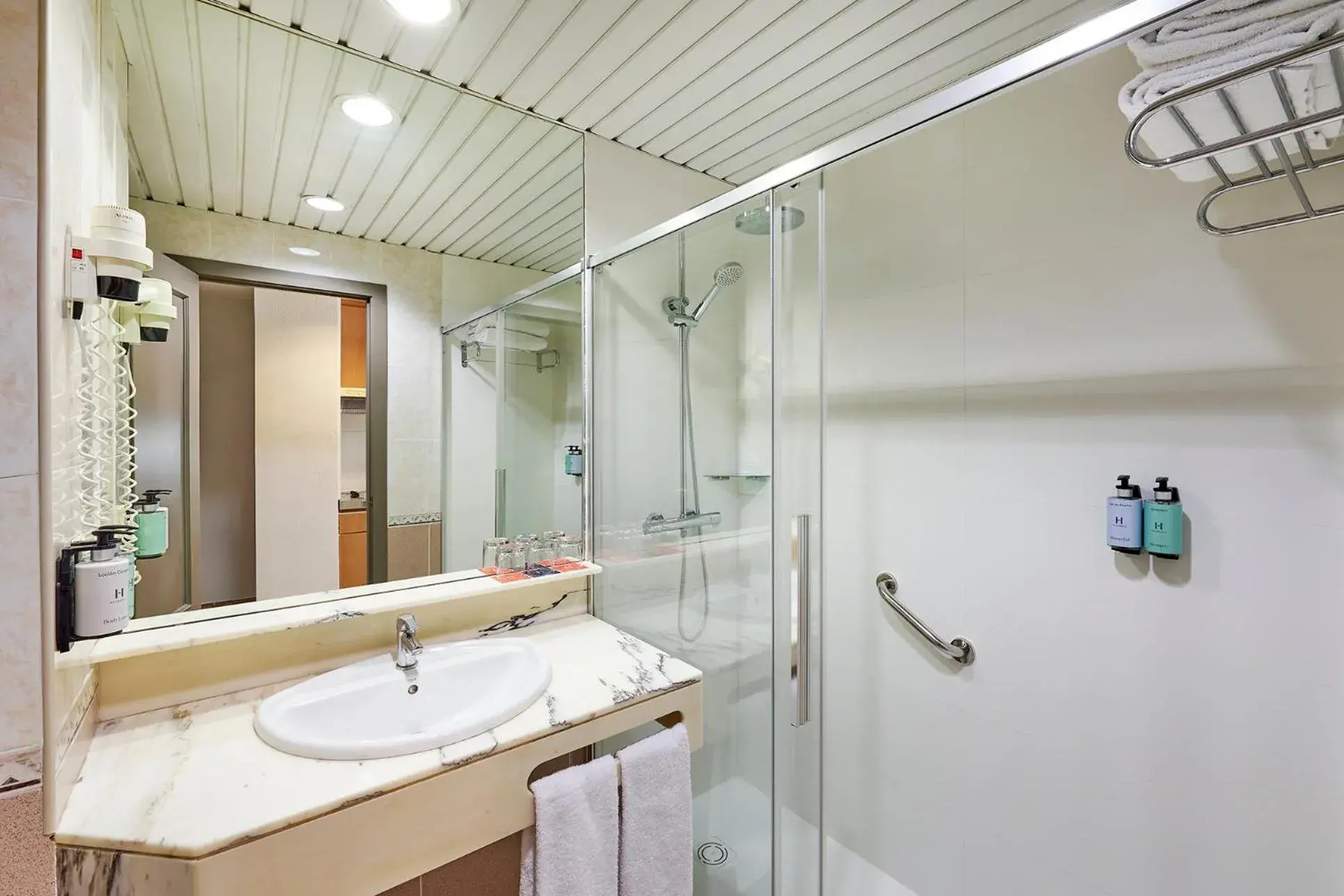 Bathroom in Hesperia Sant Joan Bathroom in Hesperia Sant Joan