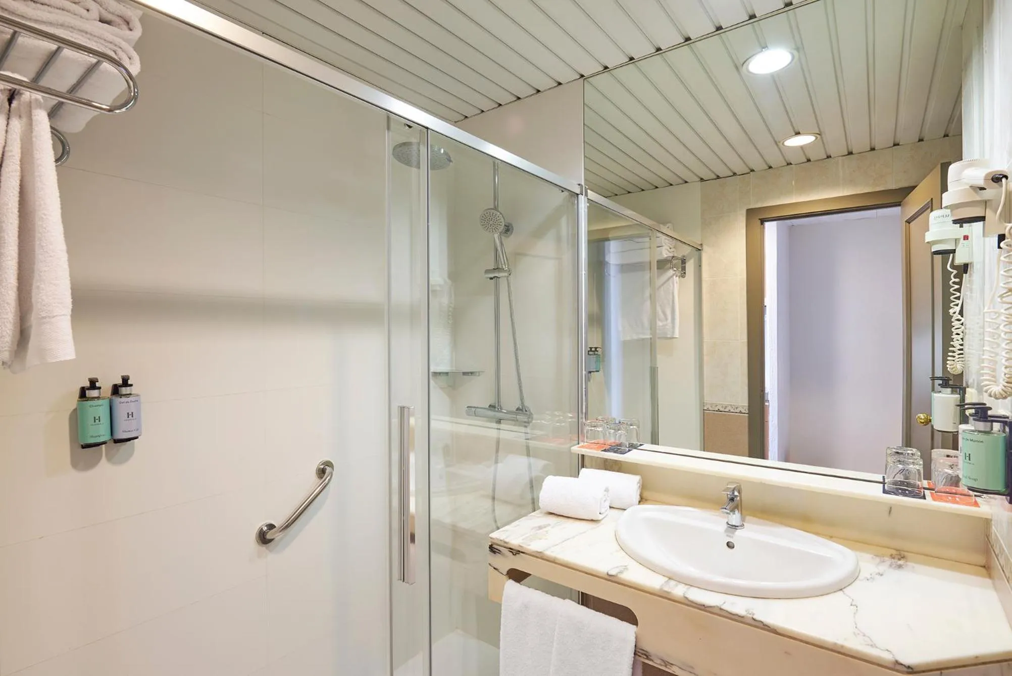 Bathroom in Hesperia Sant Joan