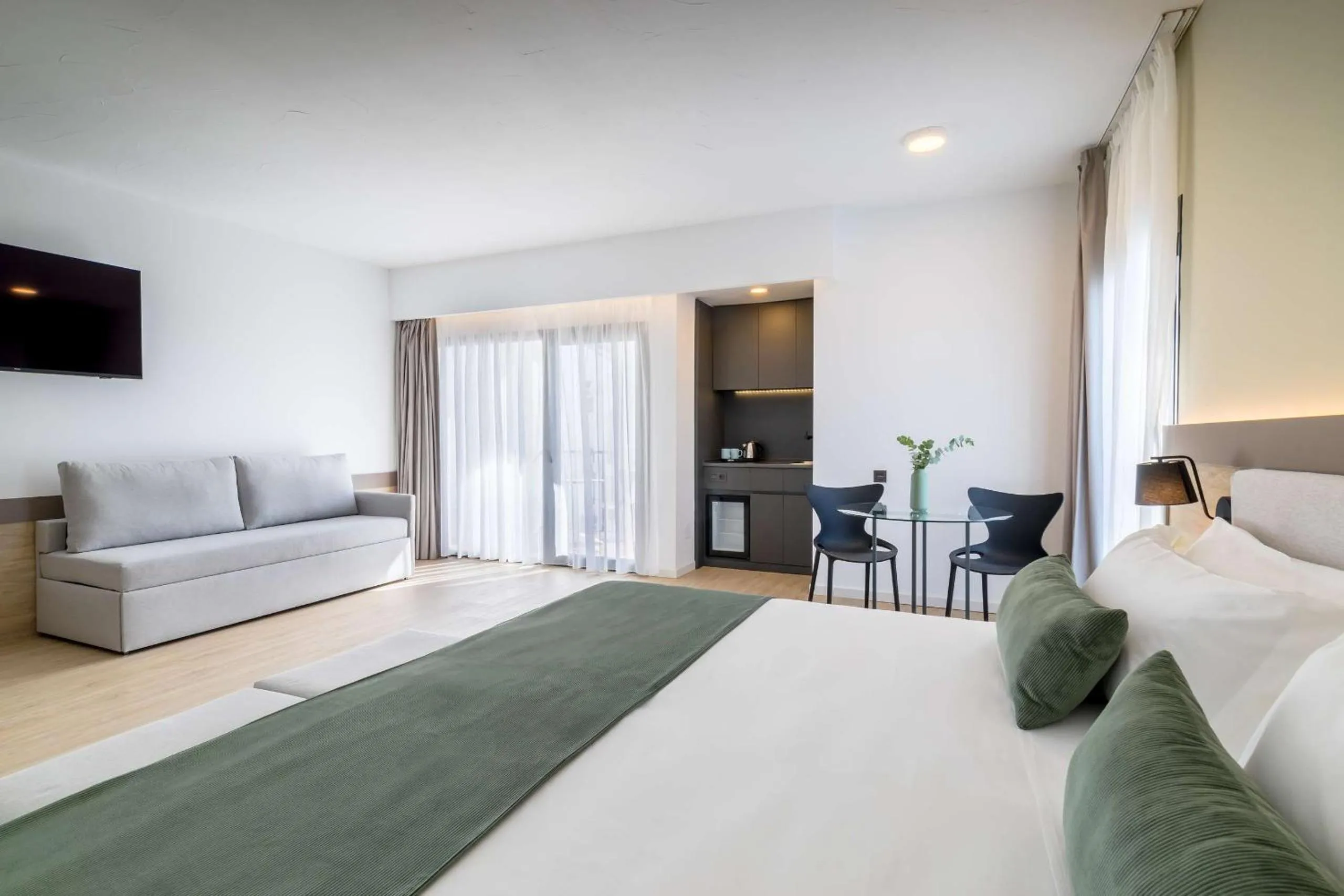 Bedroom, Bed in Occidental Puerto Banús