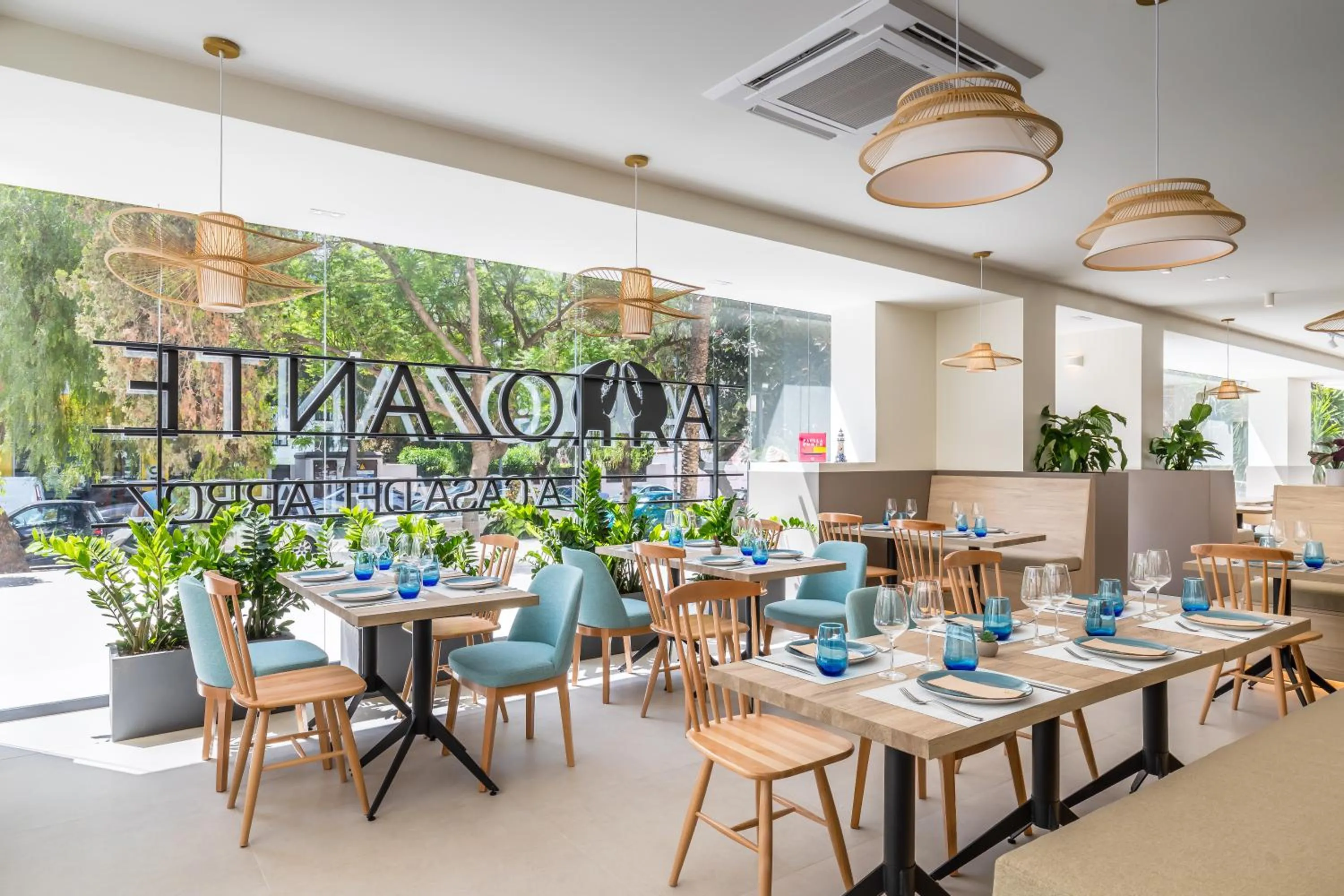 Restaurant/places to eat in Occidental Puerto Banús