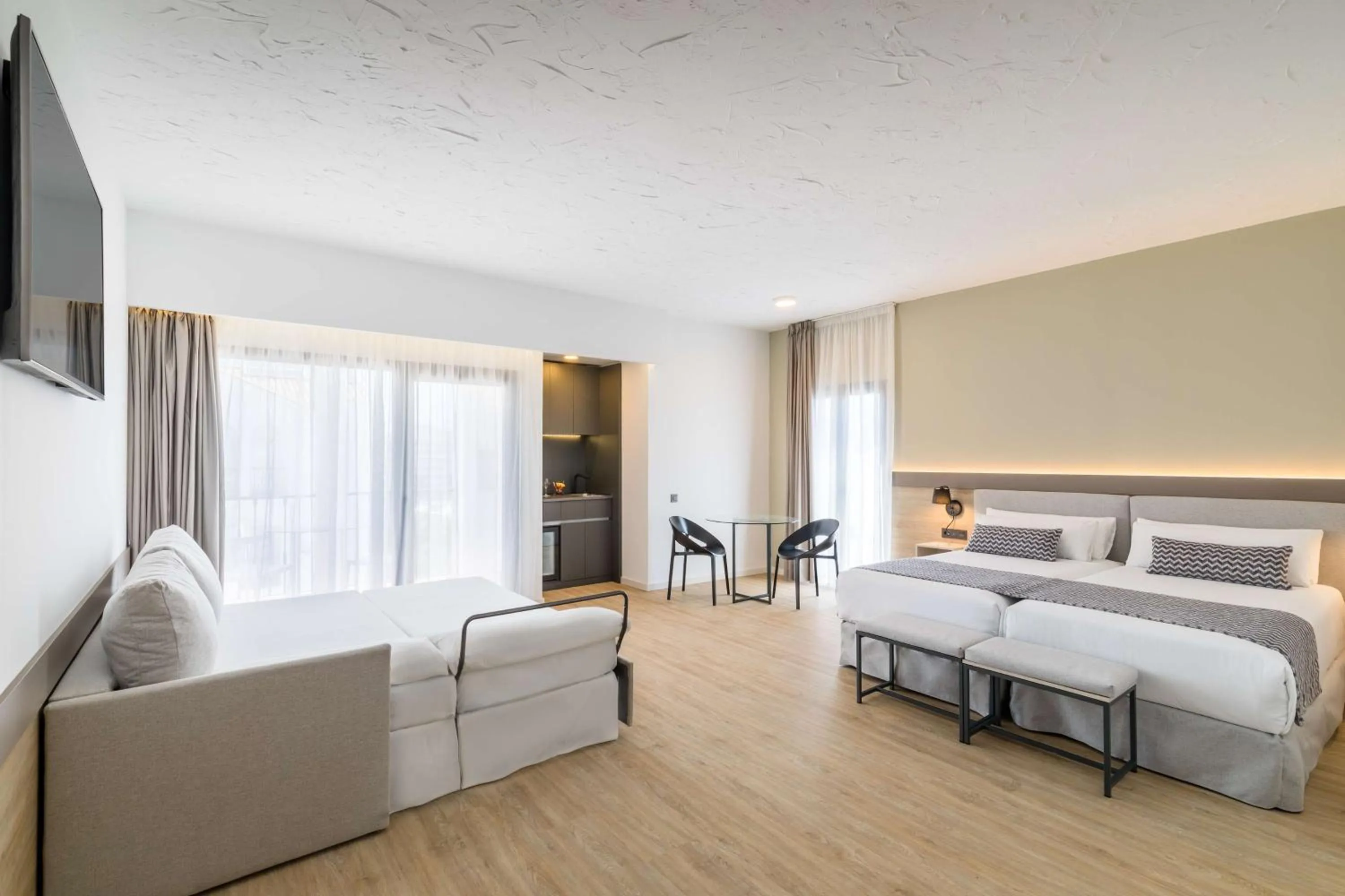 Bedroom, Bed in Occidental Puerto Banús