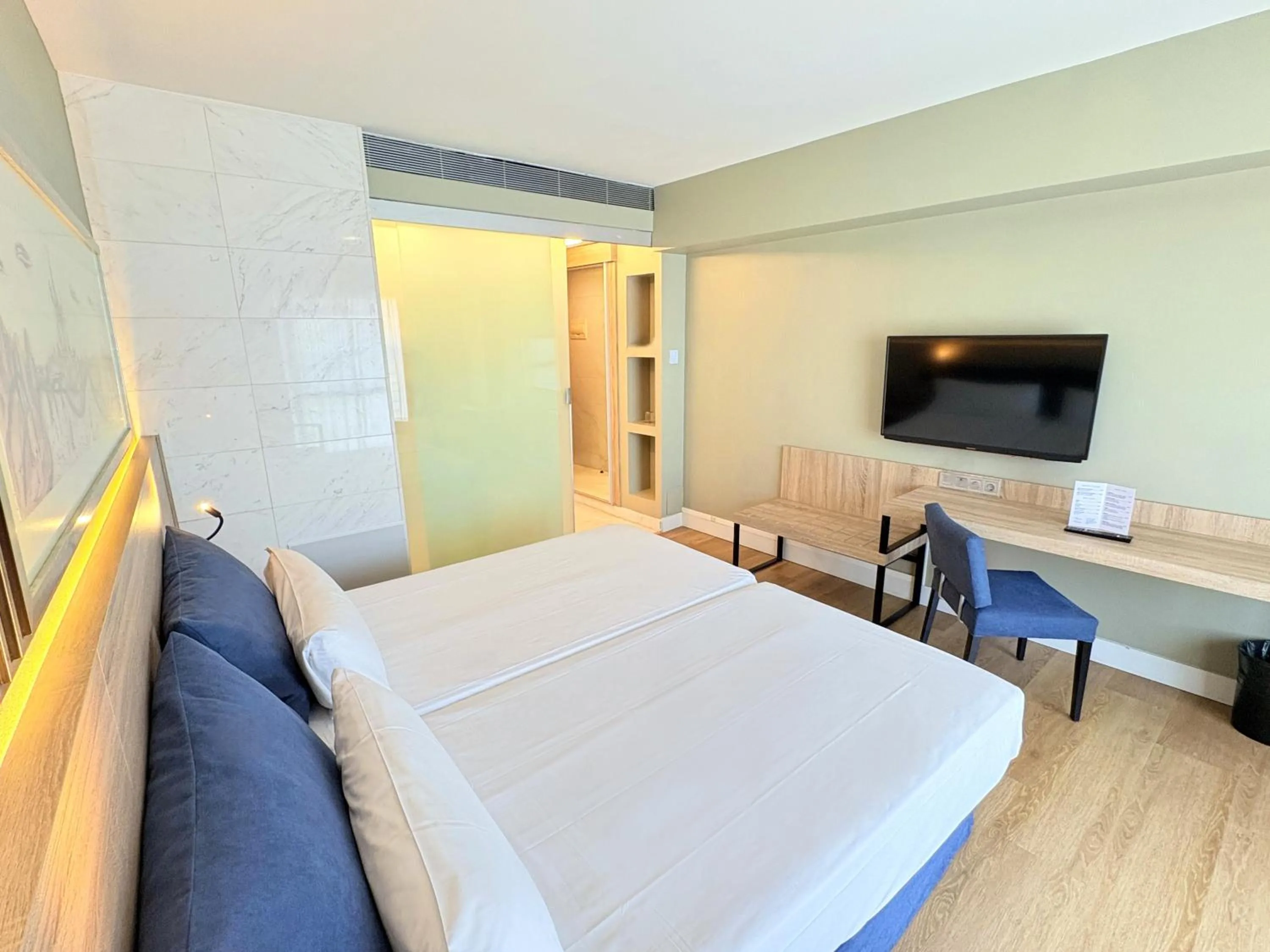 TV and multimedia, Bed in Eurohotel Barcelona Granvia Fira