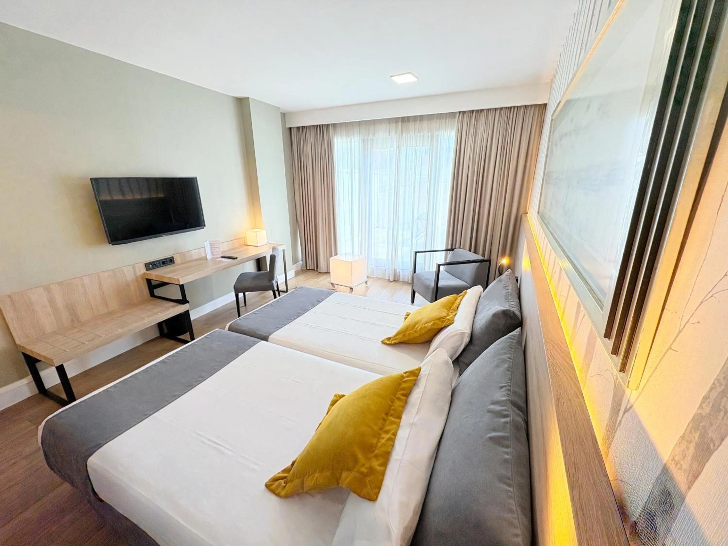TV and multimedia, Bed in Eurohotel Barcelona Granvia Fira