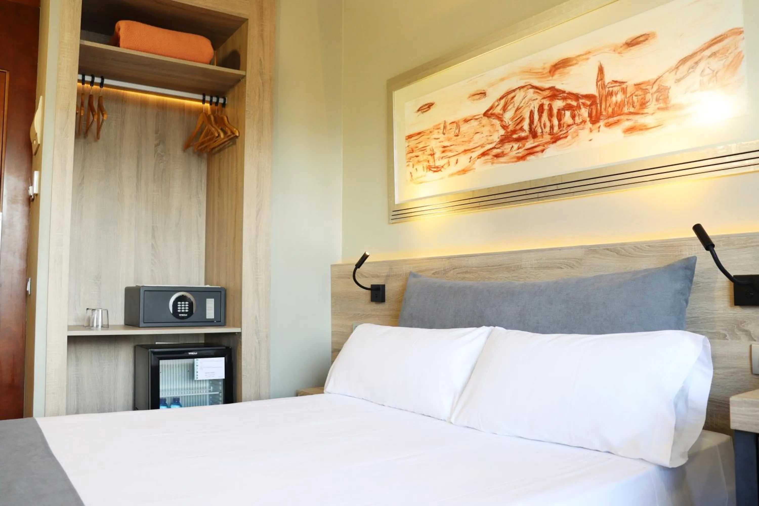 Bedroom, Bed in Eurohotel Barcelona Granvia Fira
