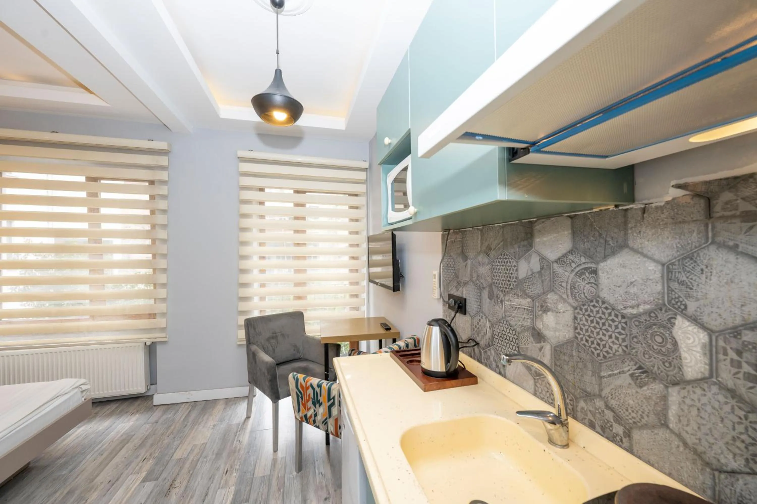 Kitchen or kitchenette in Cirrus Suites