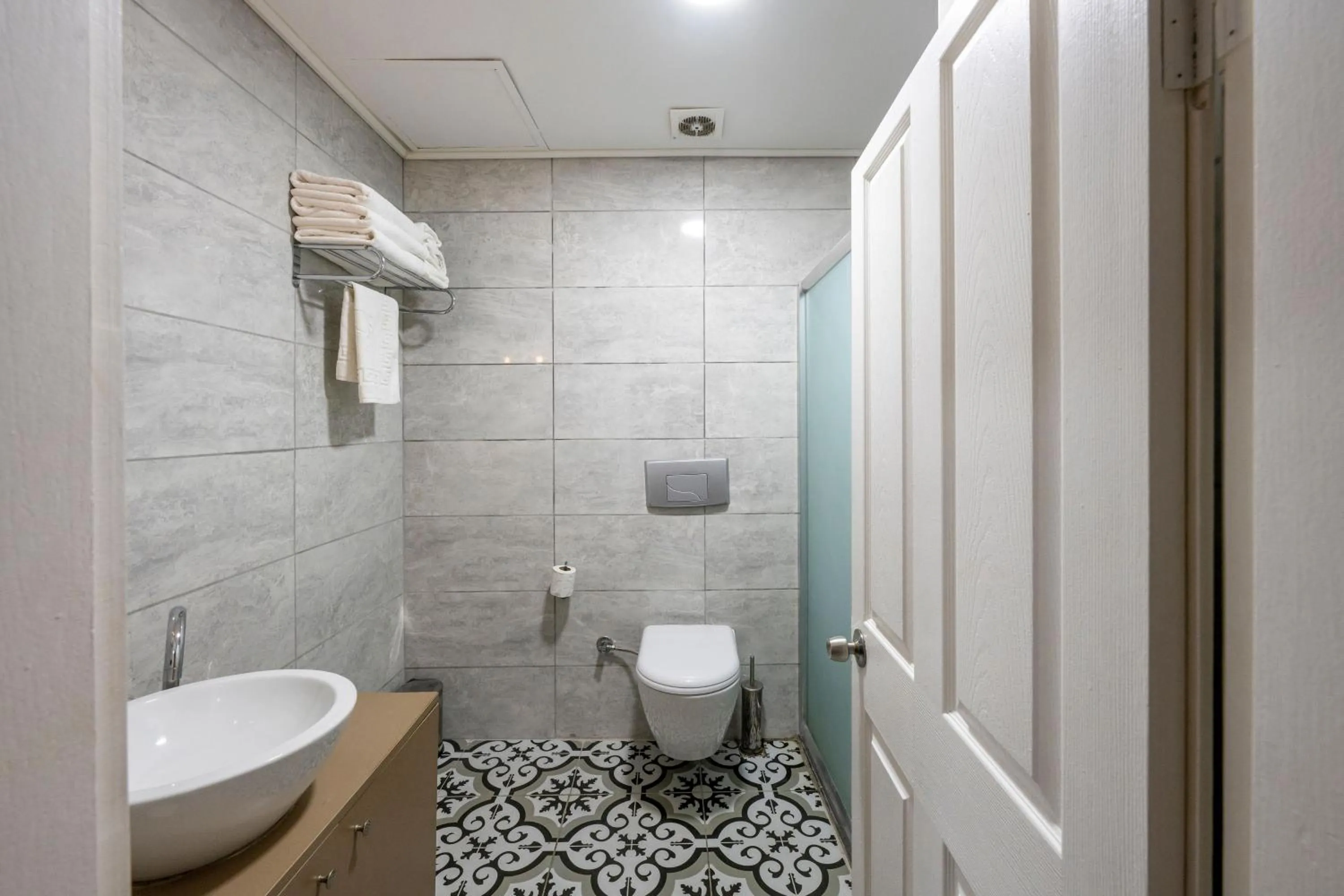 Shower in Cirrus Suites