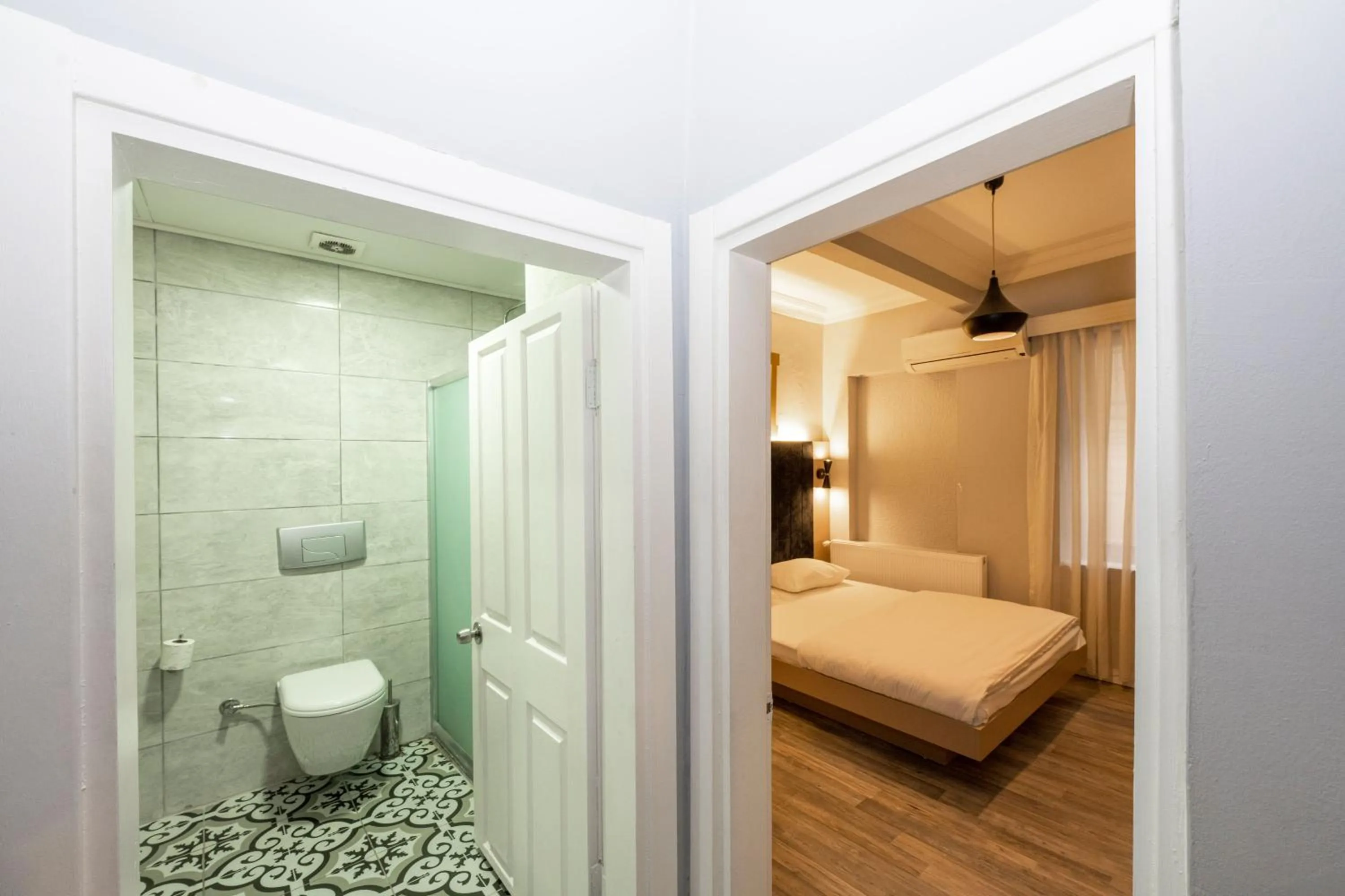 Shower, Bed in Cirrus Suites