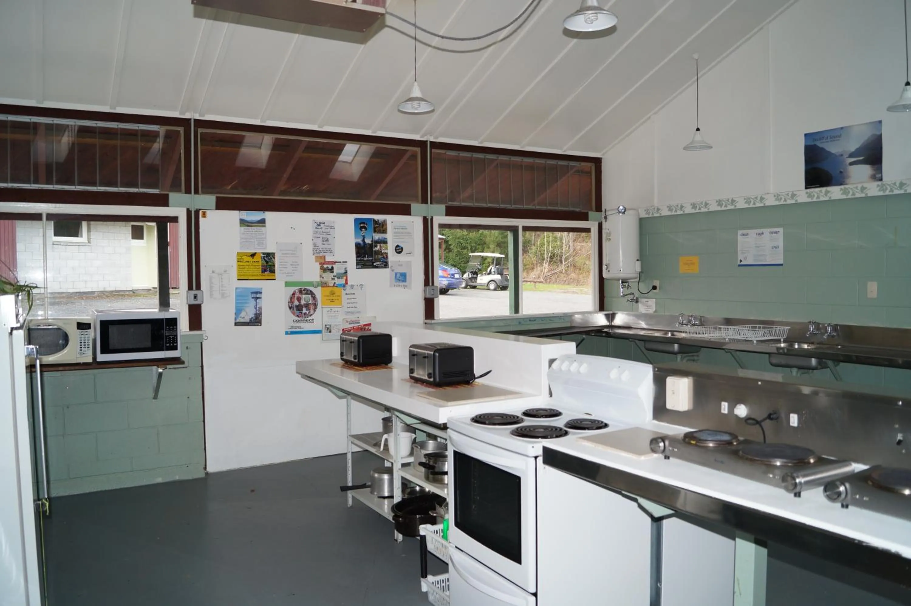 Kitchen or kitchenette in Alpine Adventure Holiday Park