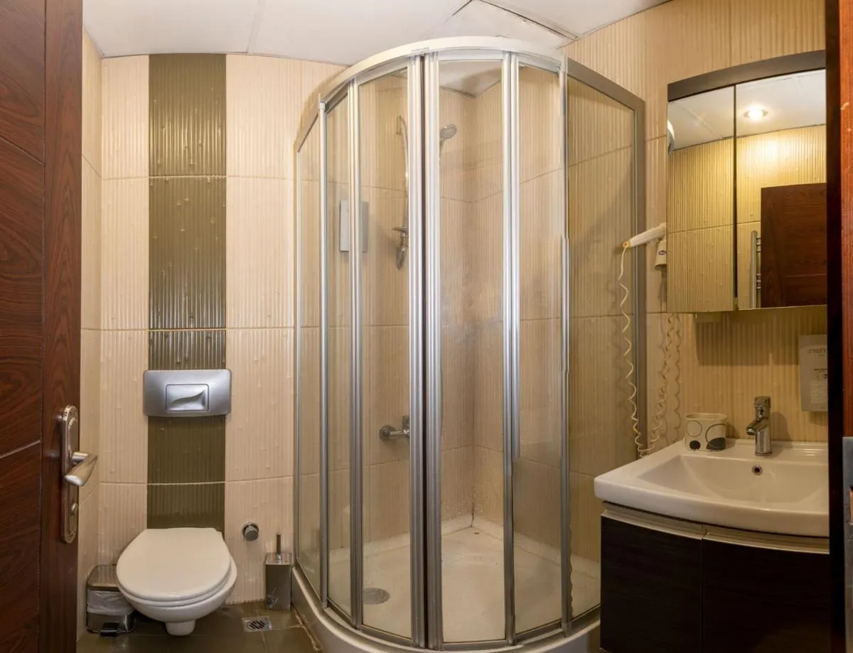 Shower in GRAND OPERA HOTEL