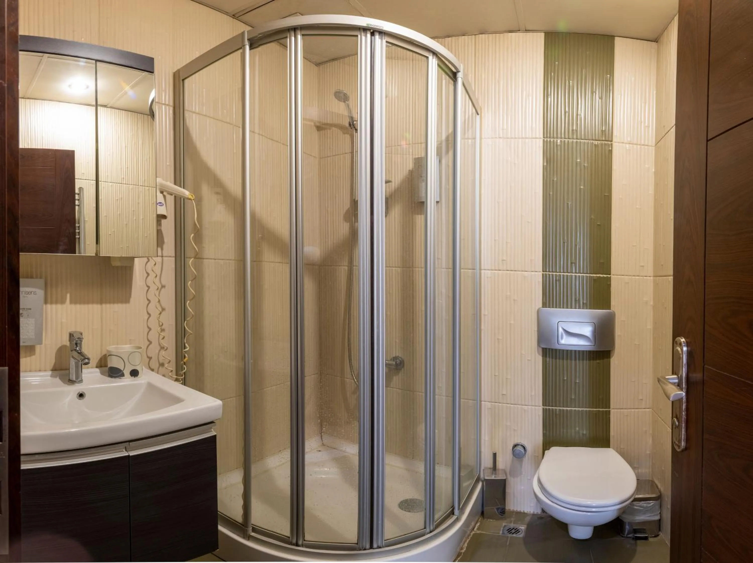 Shower in GRAND OPERA HOTEL