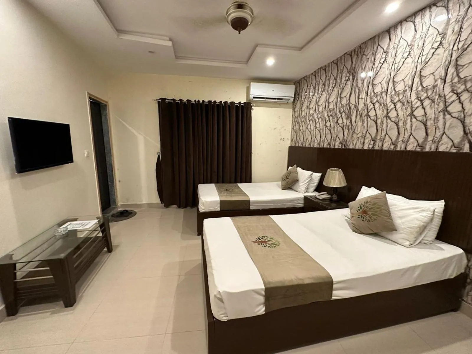 Bed in Hotel Green Fort Gulberg