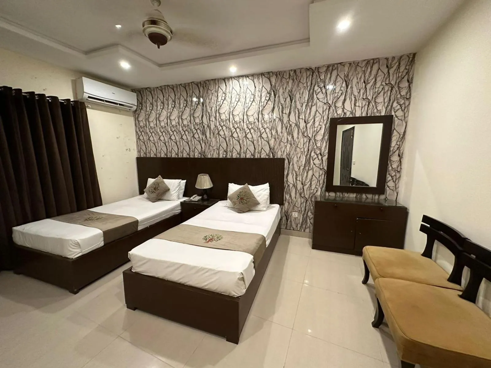 Bed in Hotel Green Fort Gulberg