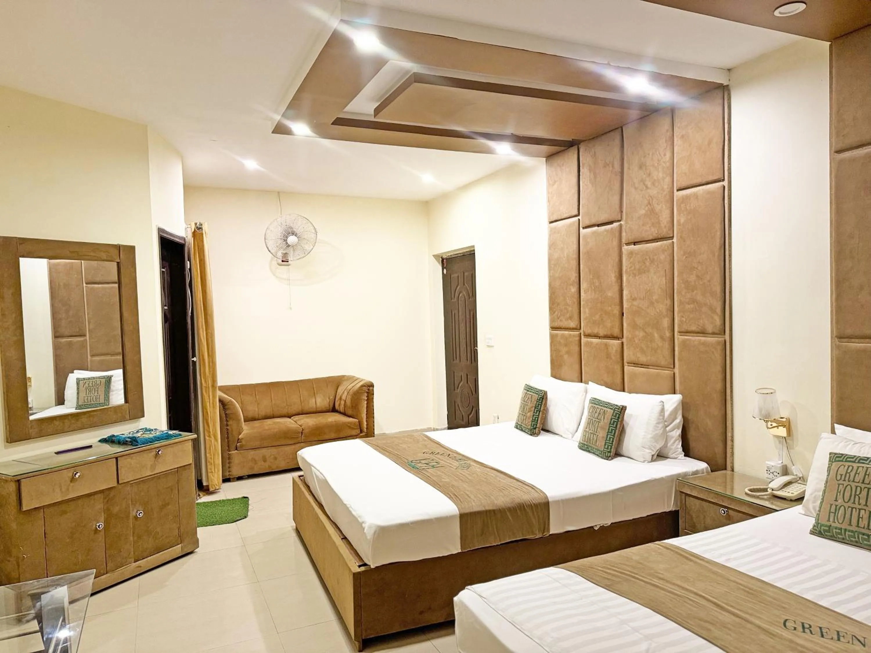 Bed in Hotel Green Fort Gulberg