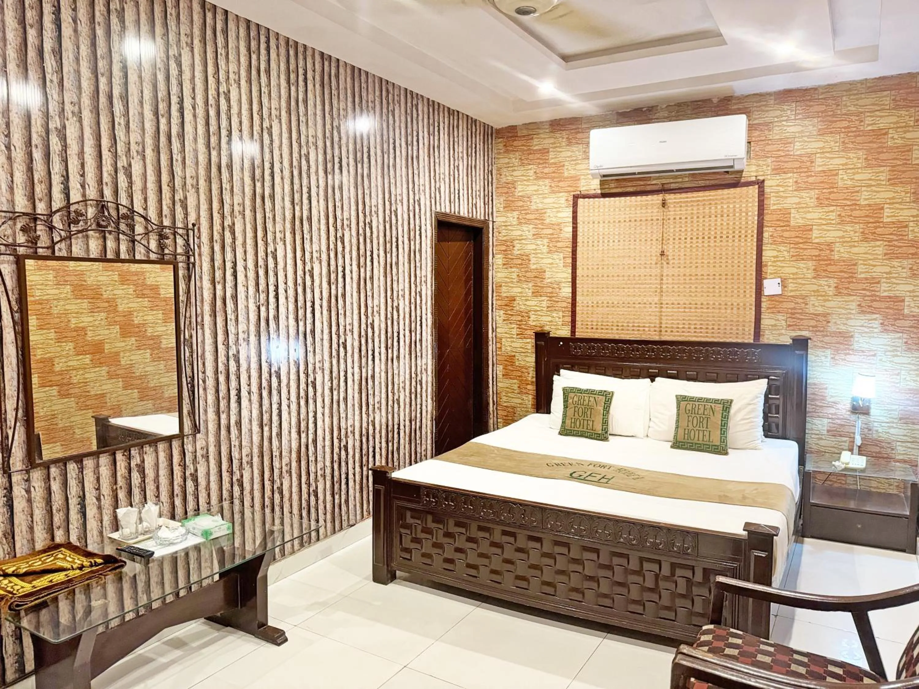 Bed in Hotel Green Fort Gulberg