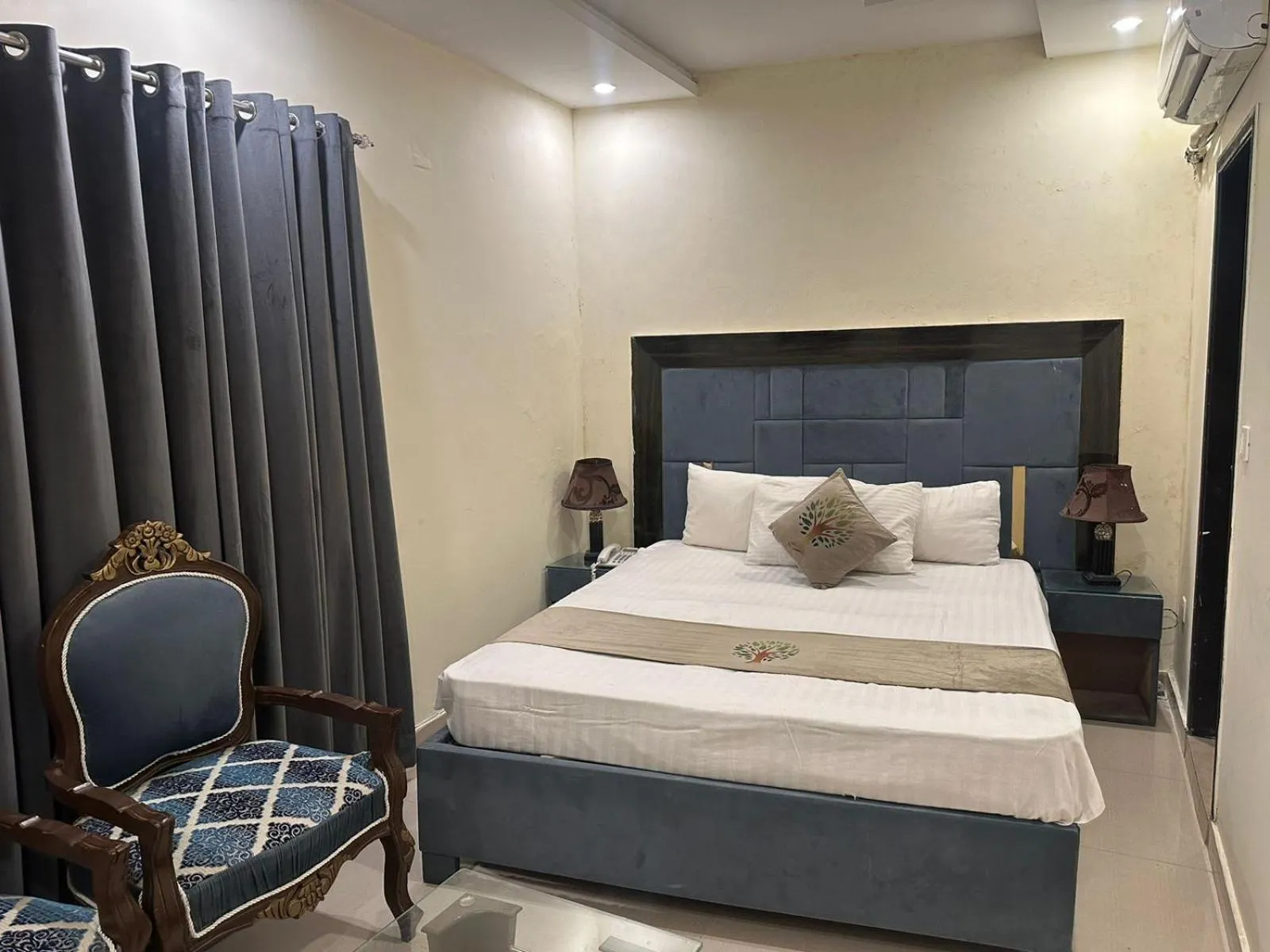 Bed in Hotel Green Fort Gulberg