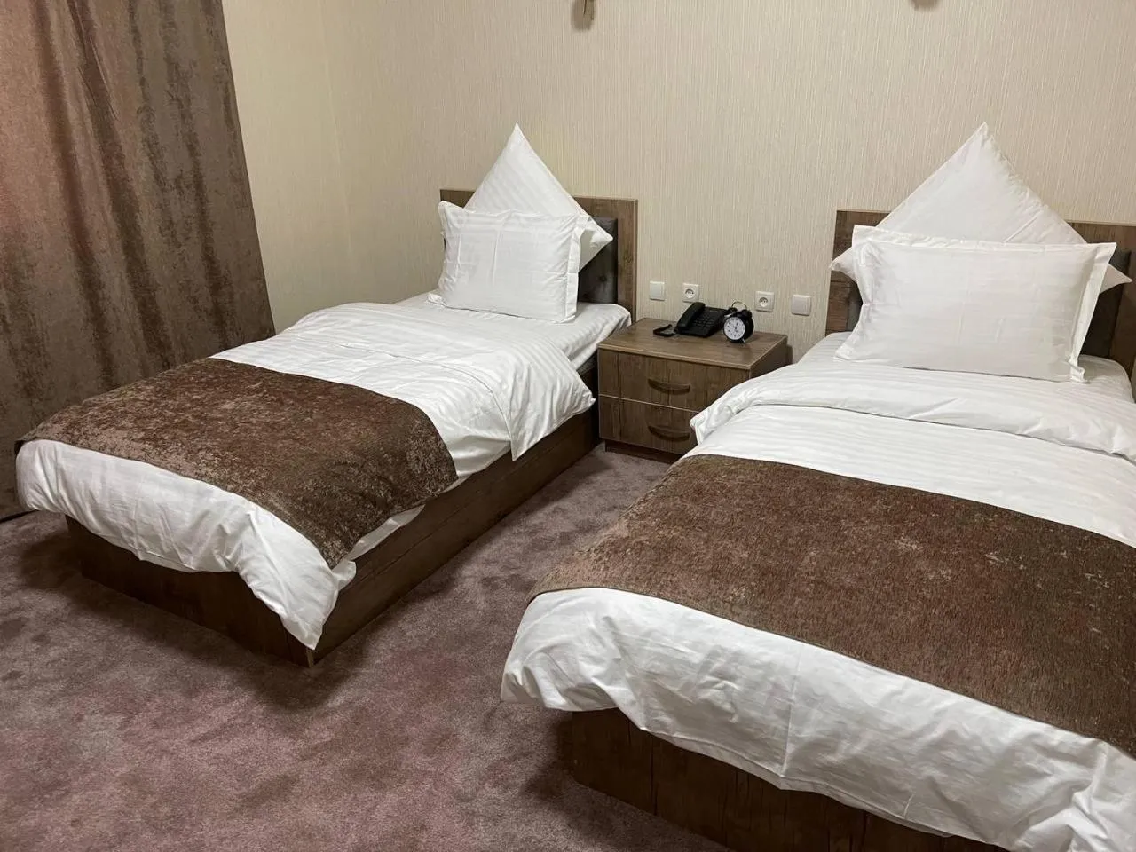 Photo of the whole room, Bed in Khan Palace Hotel