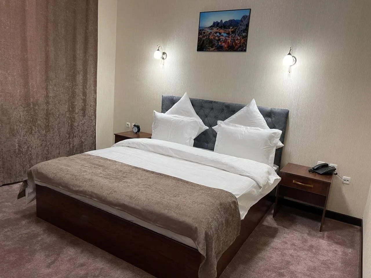 Photo of the whole room, Bed in Khan Palace Hotel