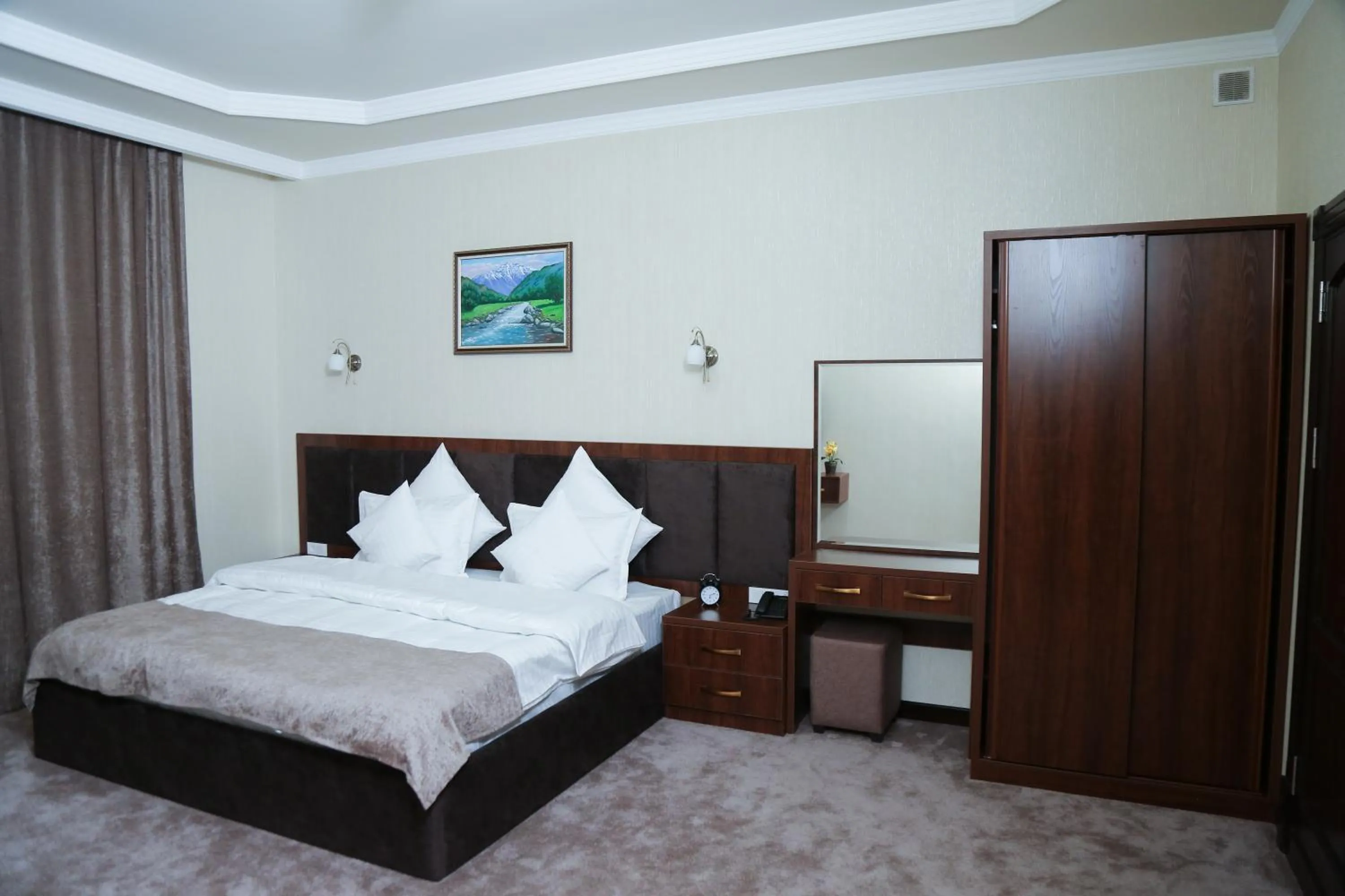 Bedroom, Bed in Khan Palace Hotel