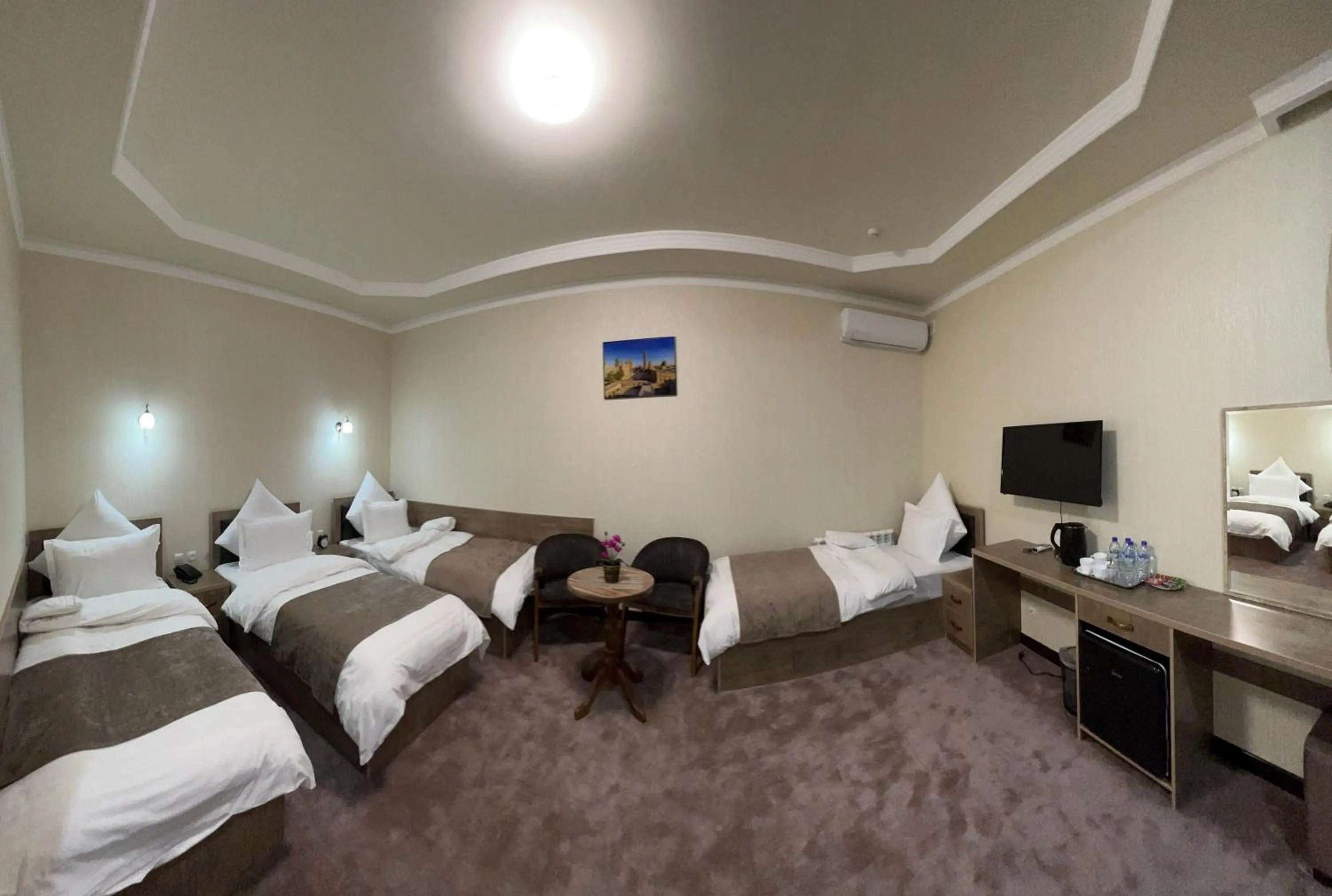 Photo of the whole room, Bed in Khan Palace Hotel