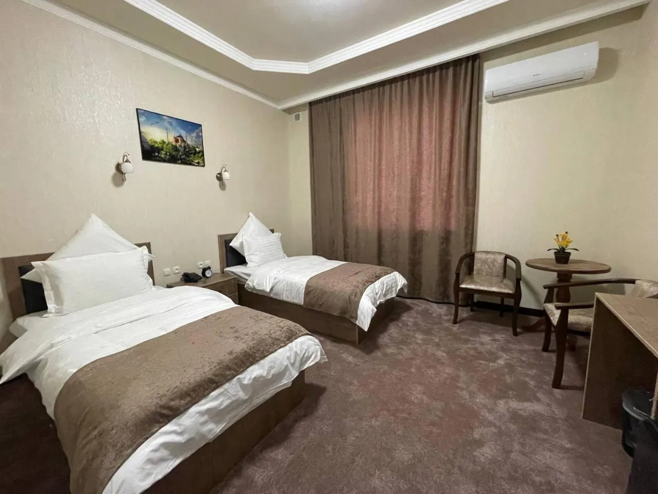 Photo of the whole room, Bed in Khan Palace Hotel