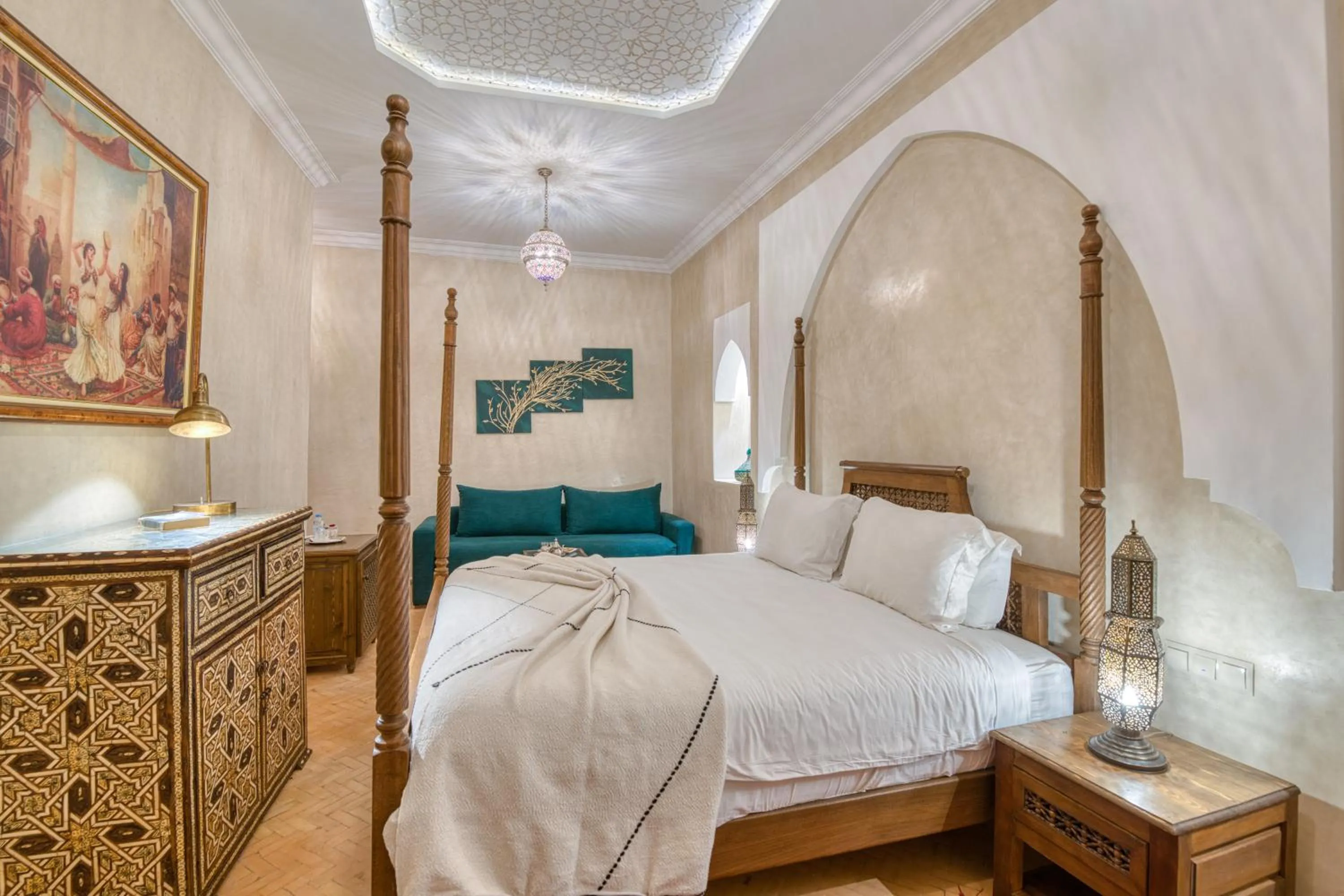 Photo of the whole room, Bed in Palais Tara & Spa