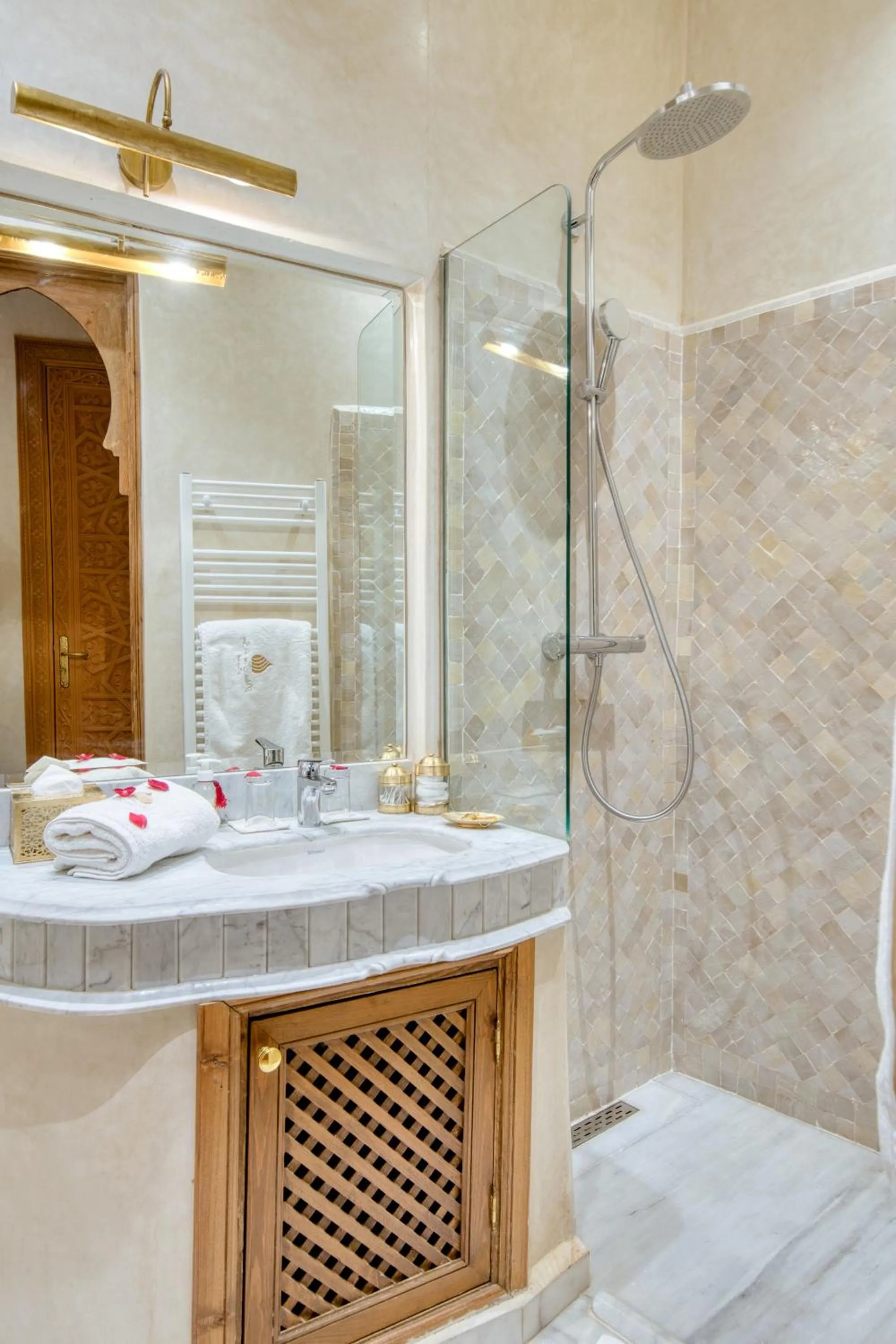 Shower in Palais Tara & Spa