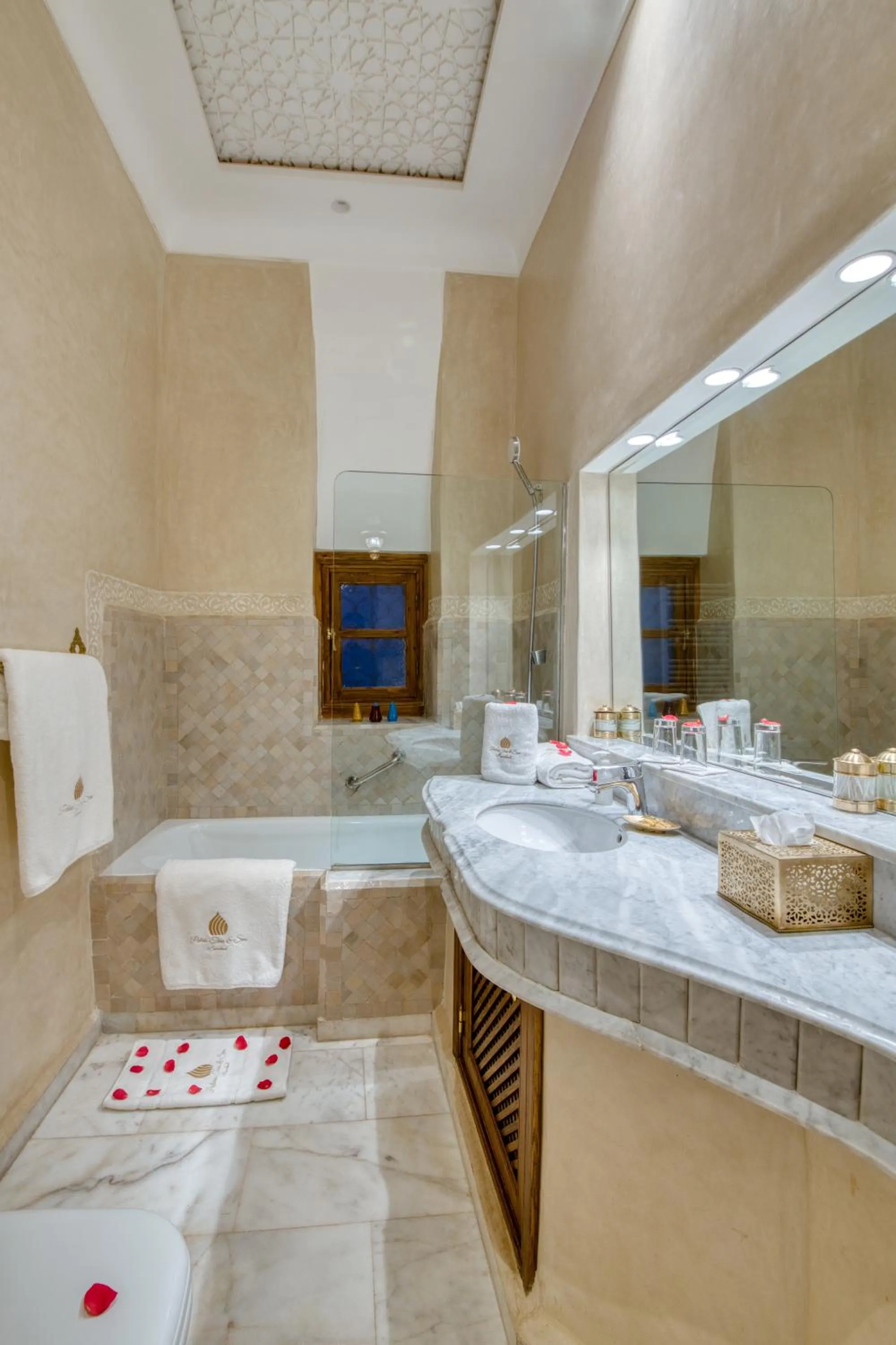 Shower in Palais Tara & Spa