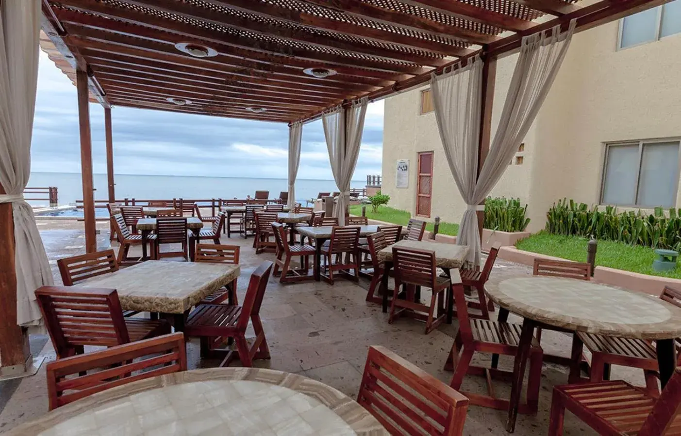 Restaurant/places to eat in Zafiro Beach Boutique Resort Restaurant/places to eat in Zafiro Beach Boutique Resort
