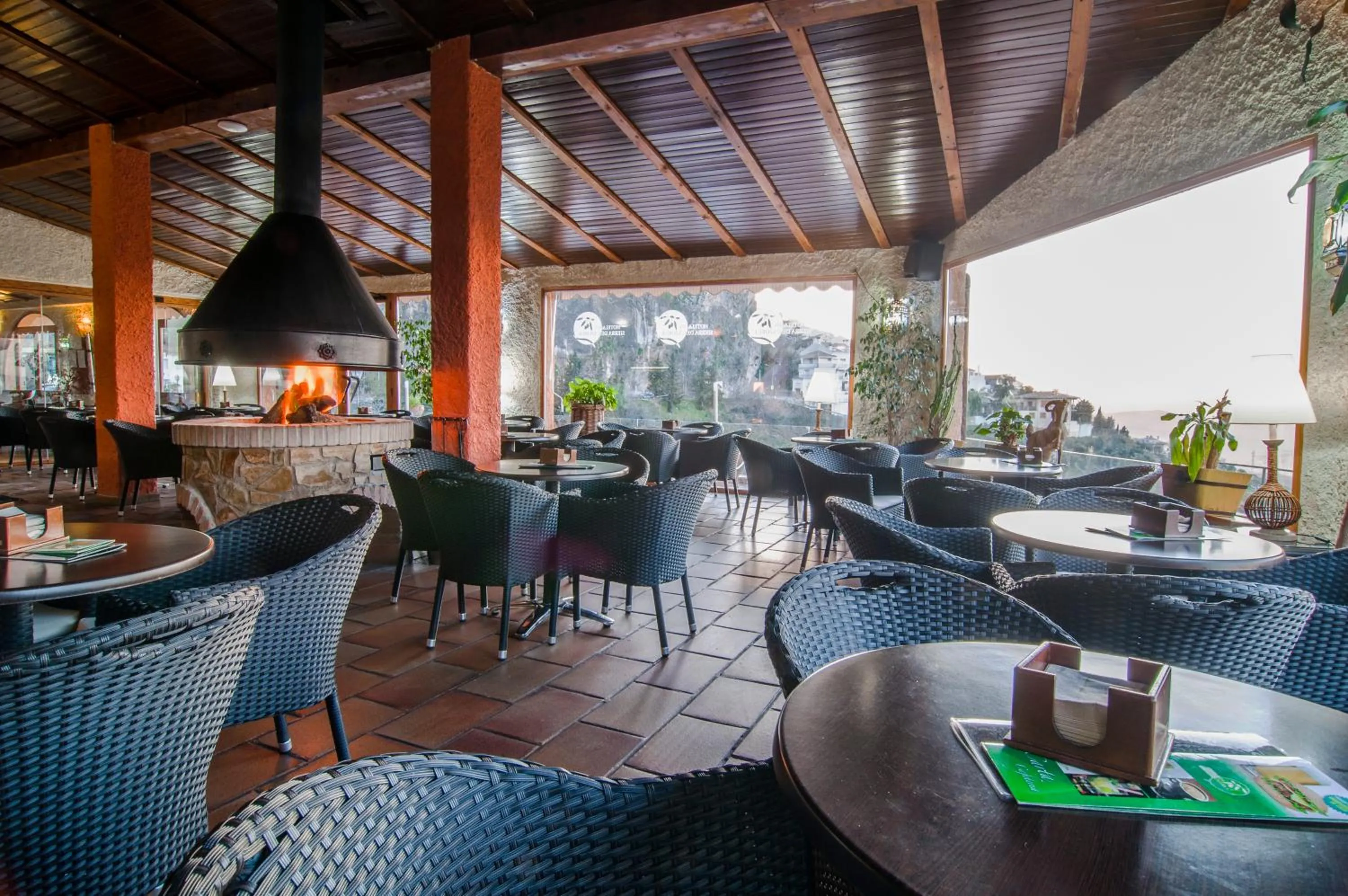 Lounge or bar in Hotel Sierra de Cazorla & SPA 3*