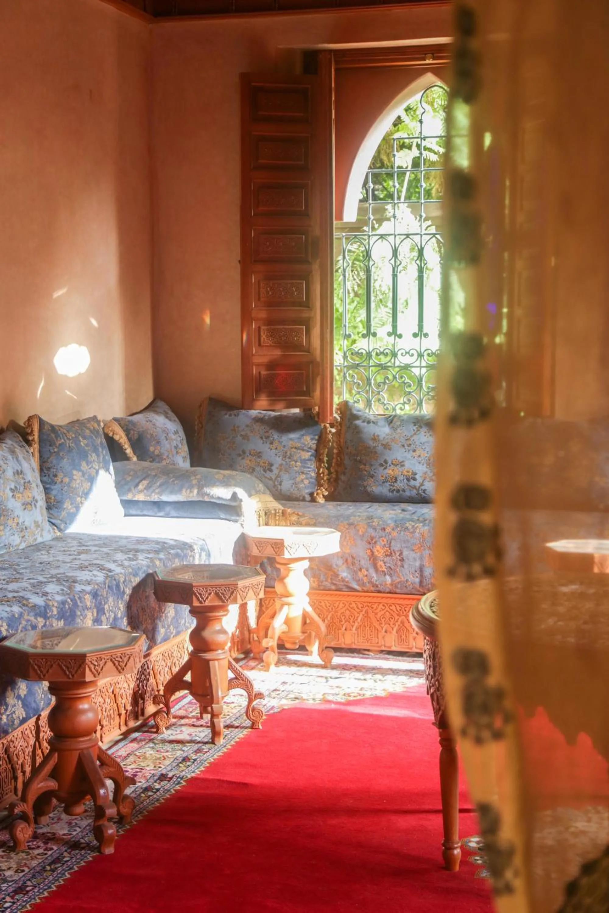 Communal lounge/ TV room in Taj Sofia & Spa Luxury Private Villa