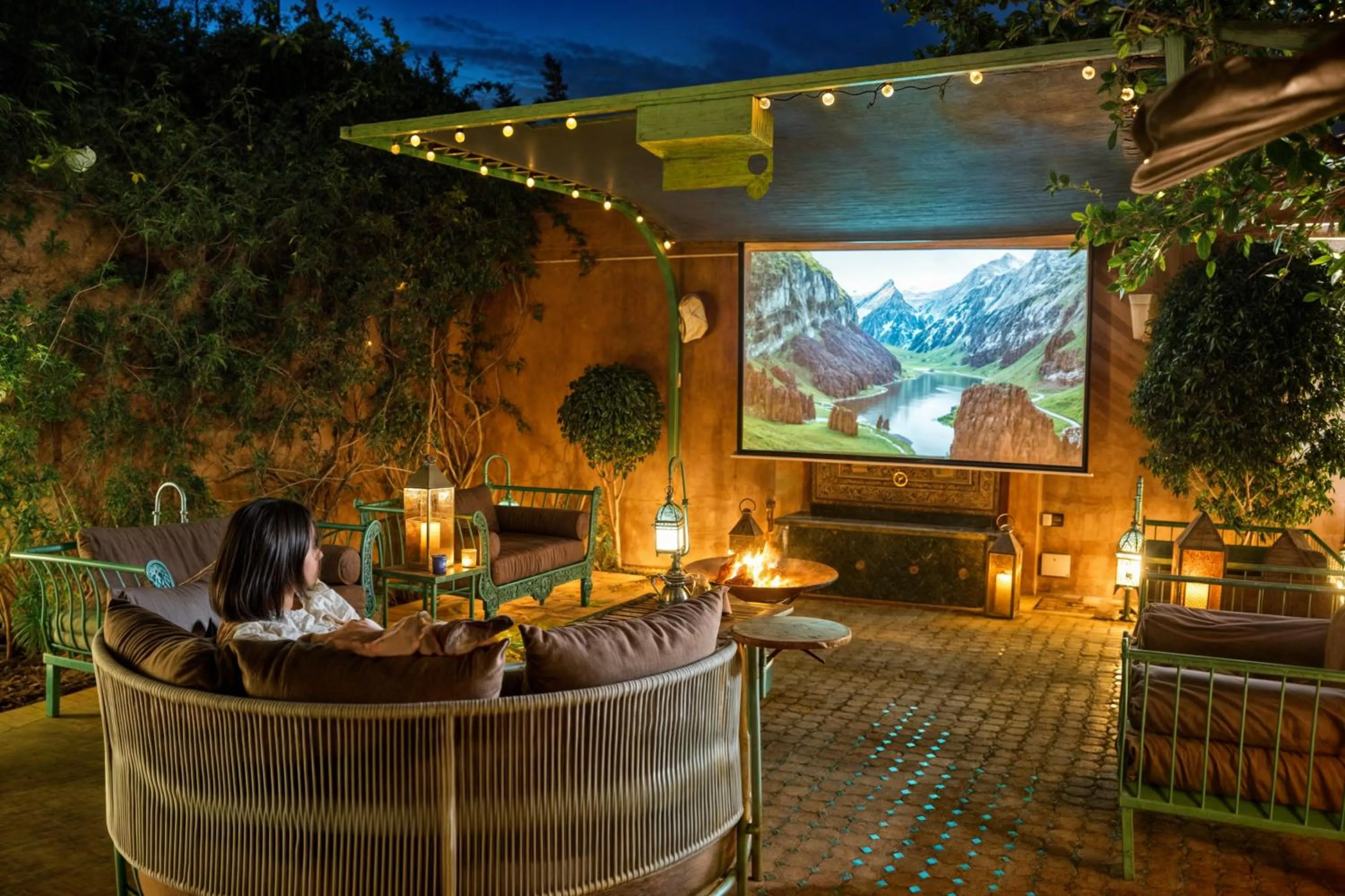 Communal lounge/ TV room in Taj Sofia & Spa Luxury Private Villa