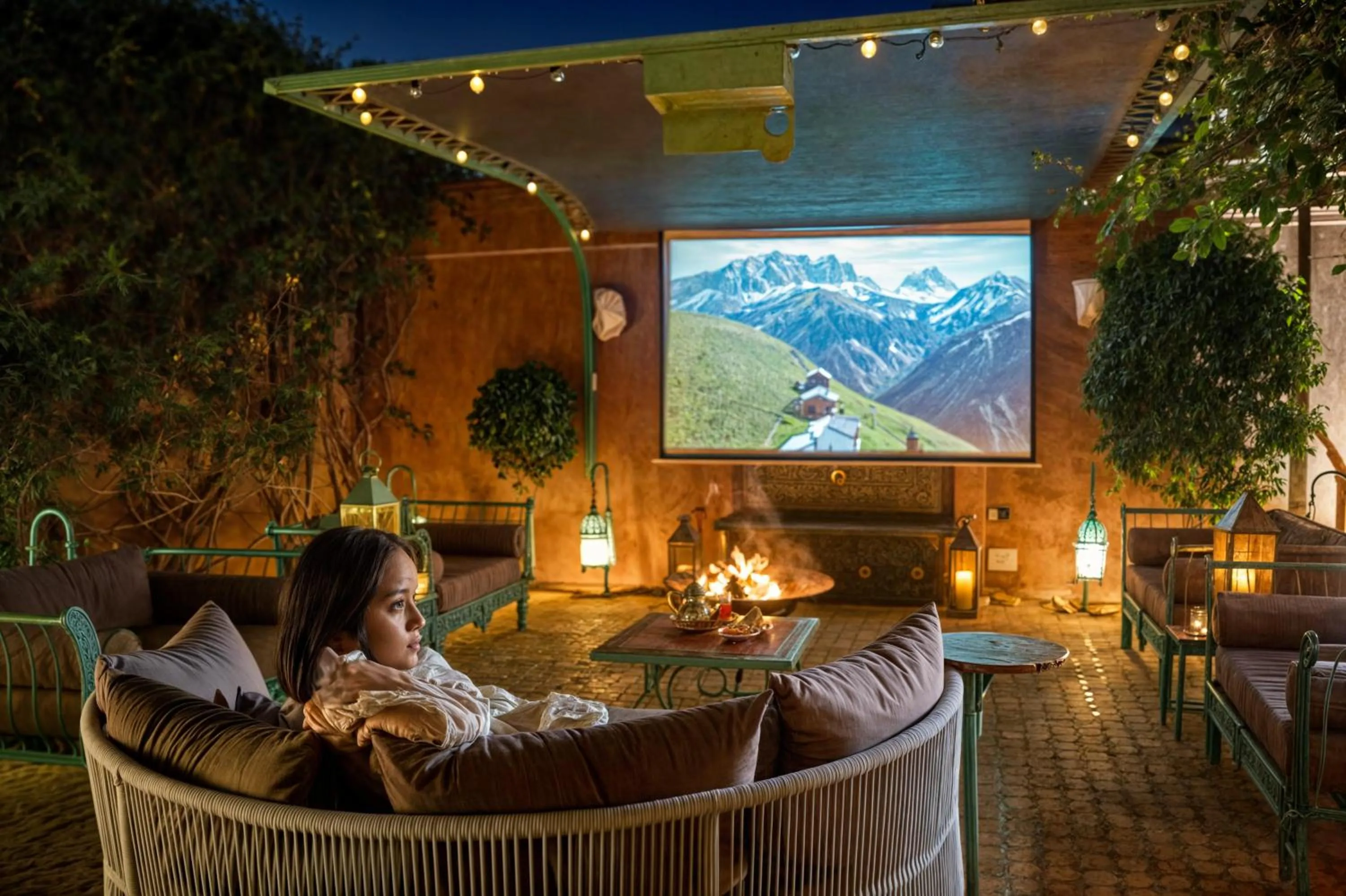 Communal lounge/ TV room in Taj Sofia & Spa Luxury Private Villa