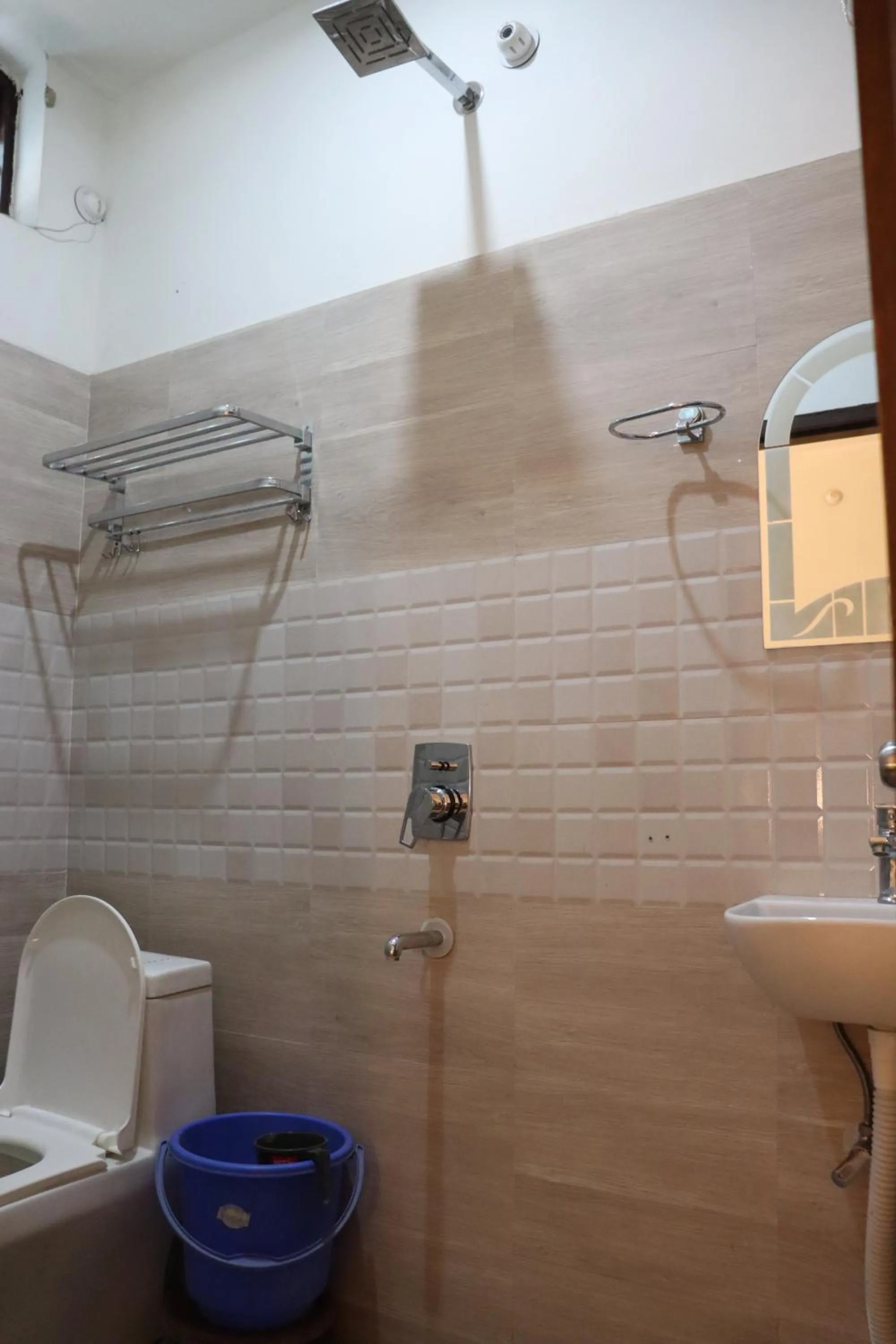 Bathroom in Paradise Inn