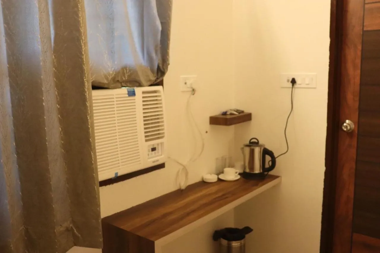 Coffee/tea facilities in Paradise Inn