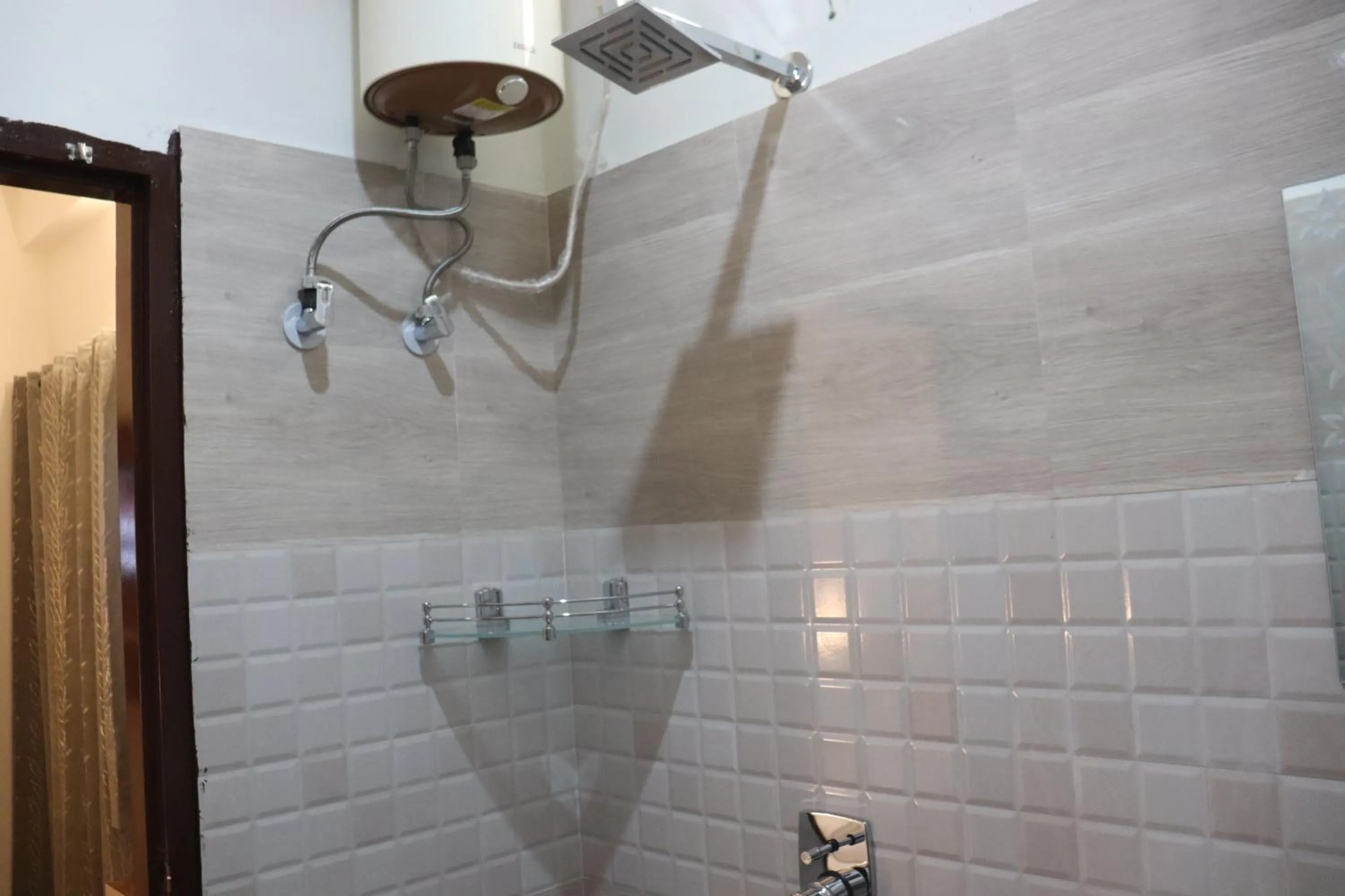 Shower in Paradise Inn